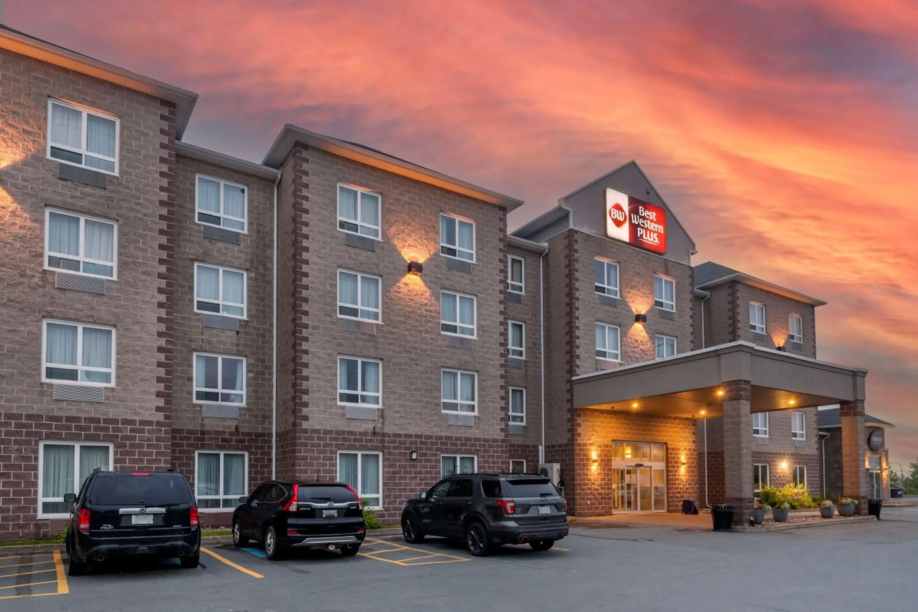 Property building in Best Western Dartmouth Hotel & Suites Property building in Best Western Dartmouth Hotel & Suites
