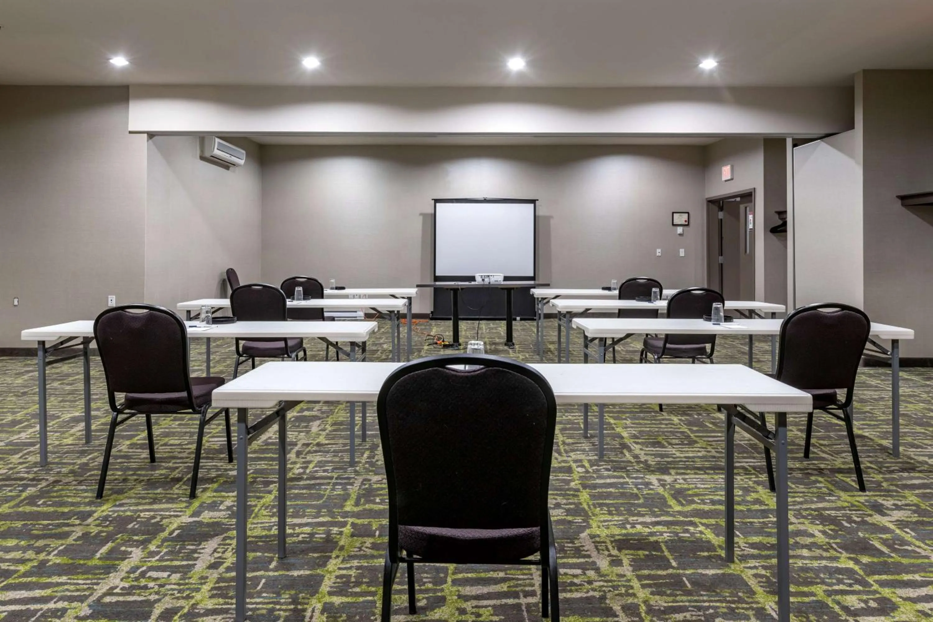 Meeting/conference room in Best Western Dartmouth Hotel & Suites