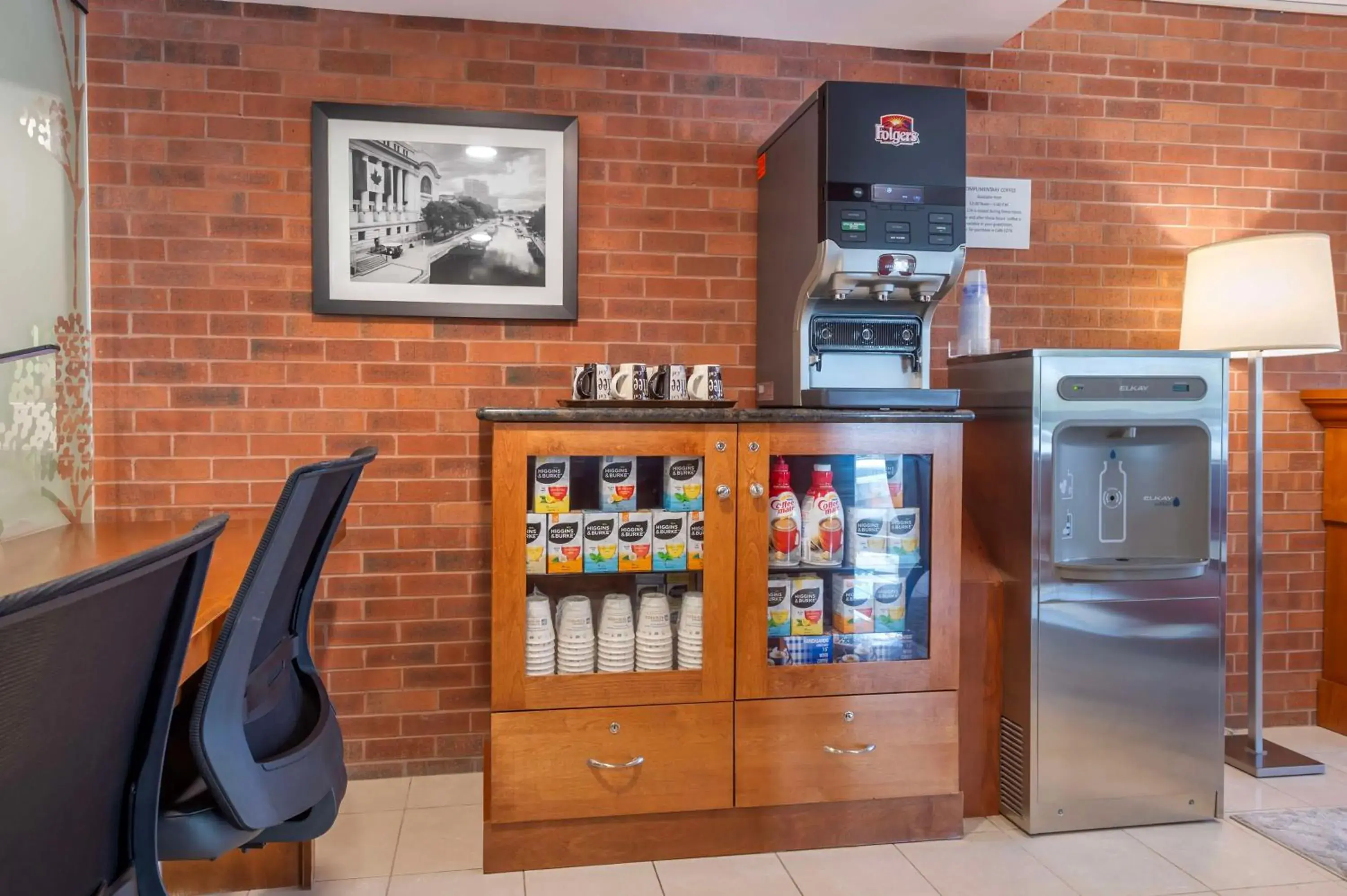 Property building in Best Western Plus Ottawa City Centre Property building in Best Western Plus Ottawa City Centre