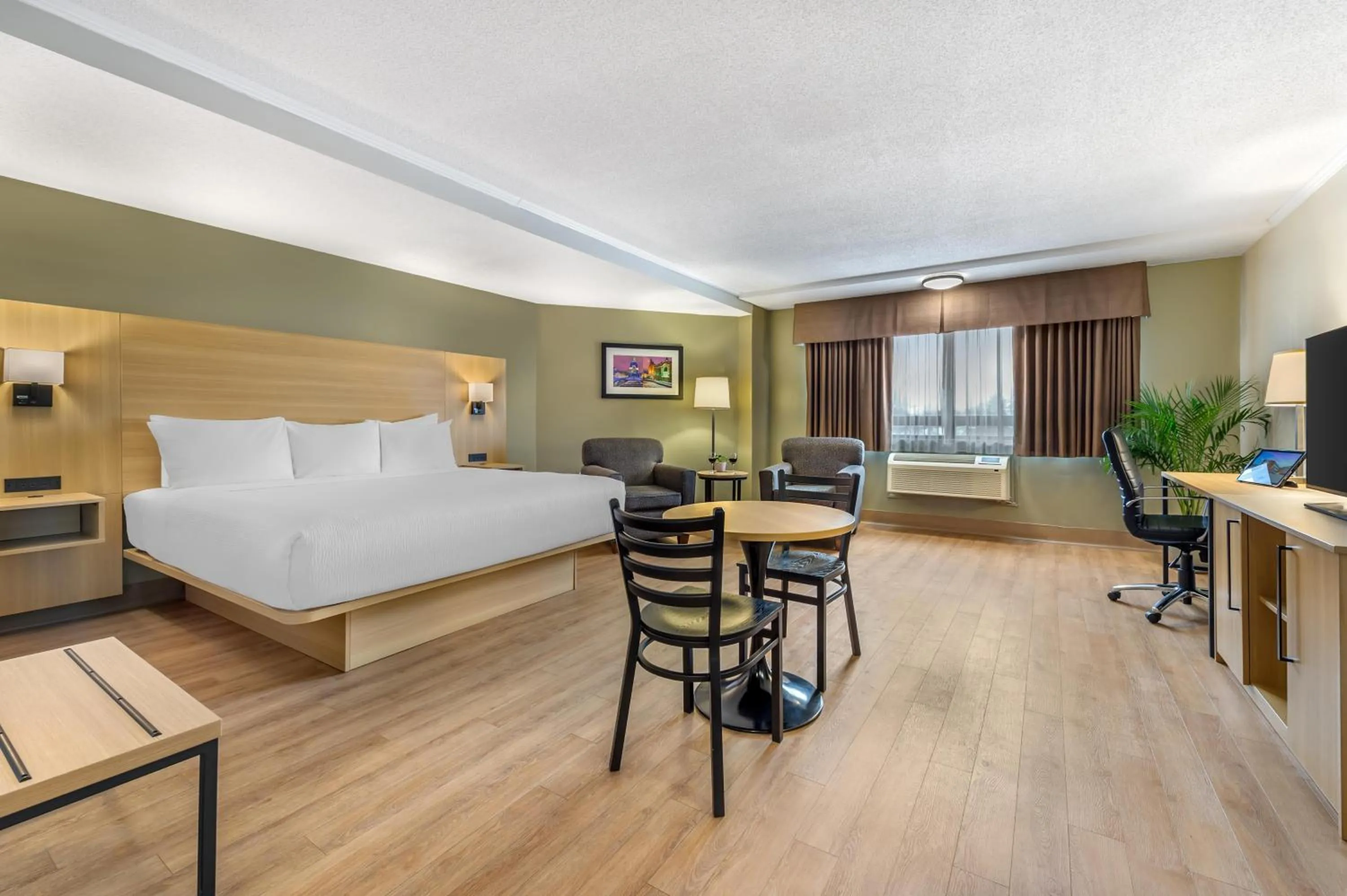 Bedroom, Bed in Best Western Plus Ottawa City Centre