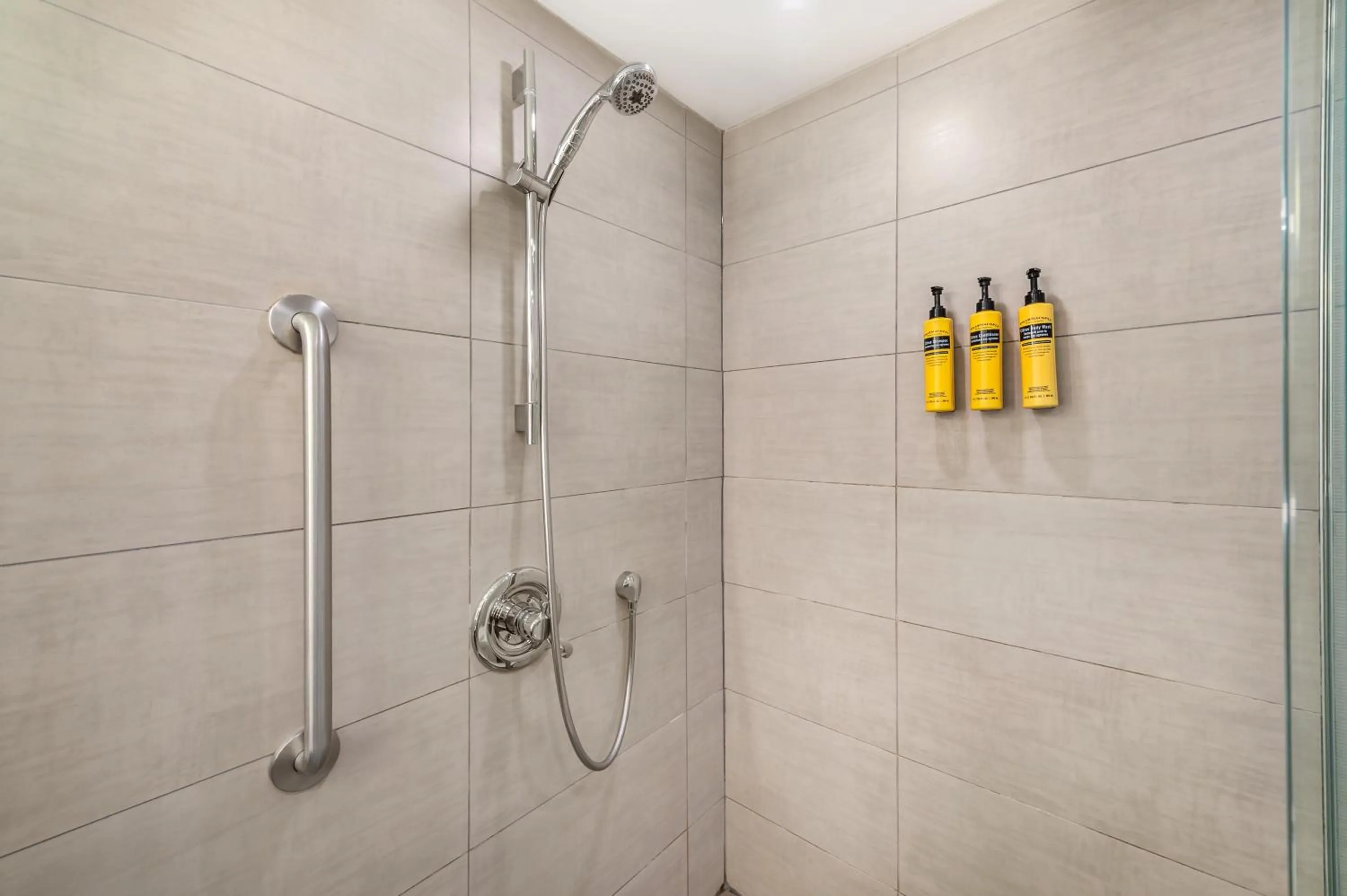 Bathroom in Best Western Plus Ottawa City Centre