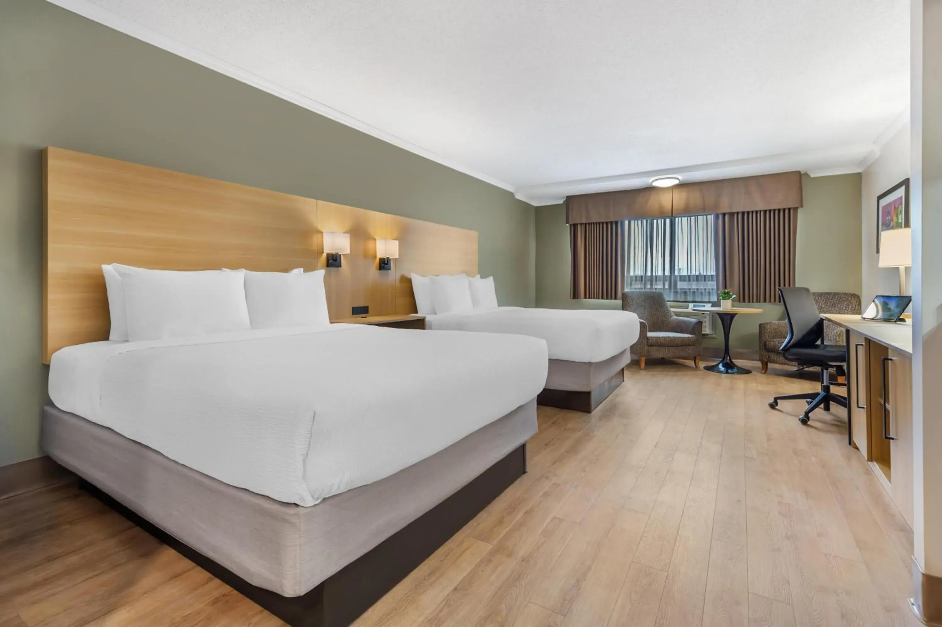 Bedroom, Bed in Best Western Plus Ottawa City Centre Bedroom, Bed in Best Western Plus Ottawa City Centre