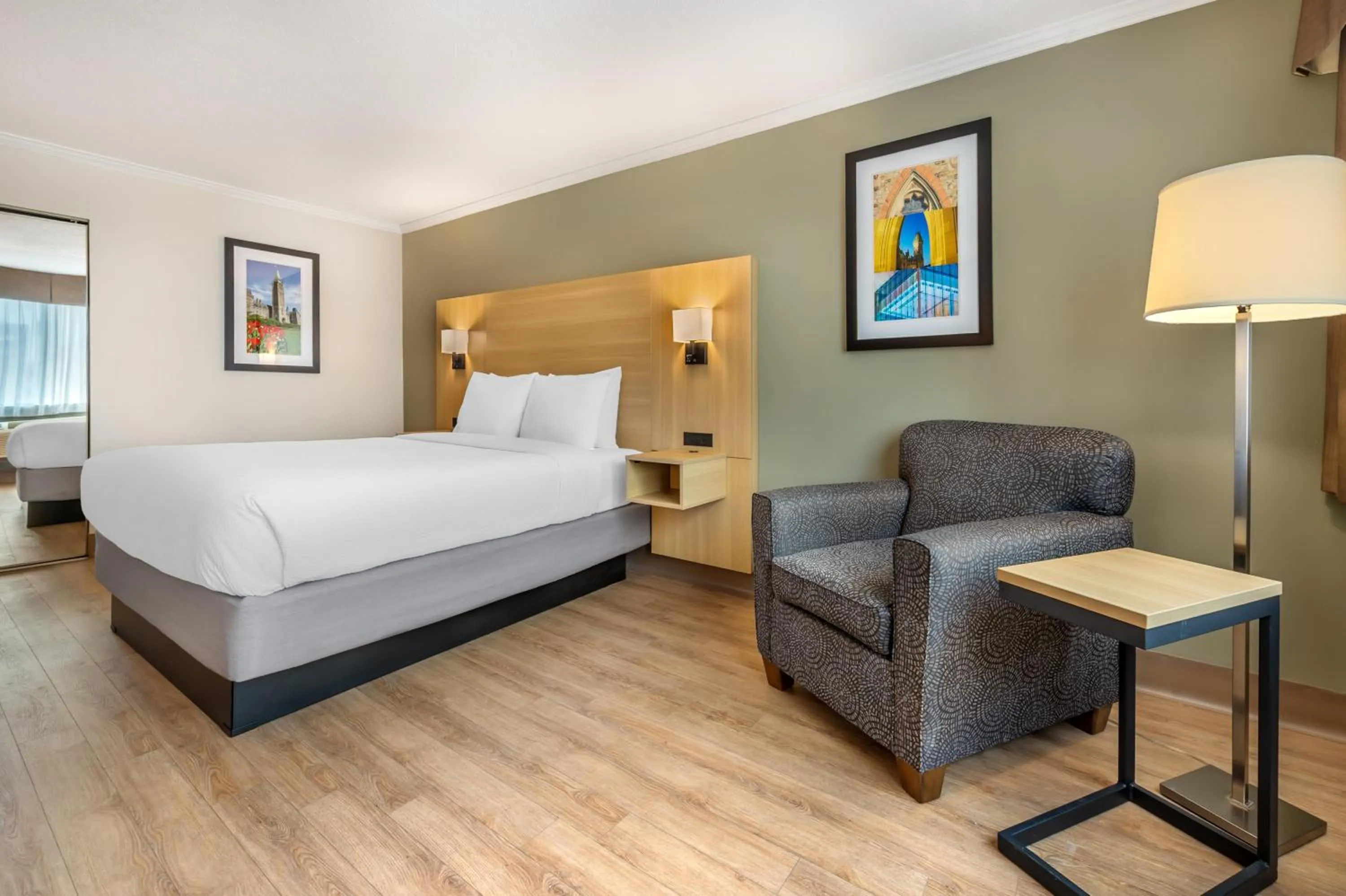 Bedroom, Bed in Best Western Plus Ottawa City Centre