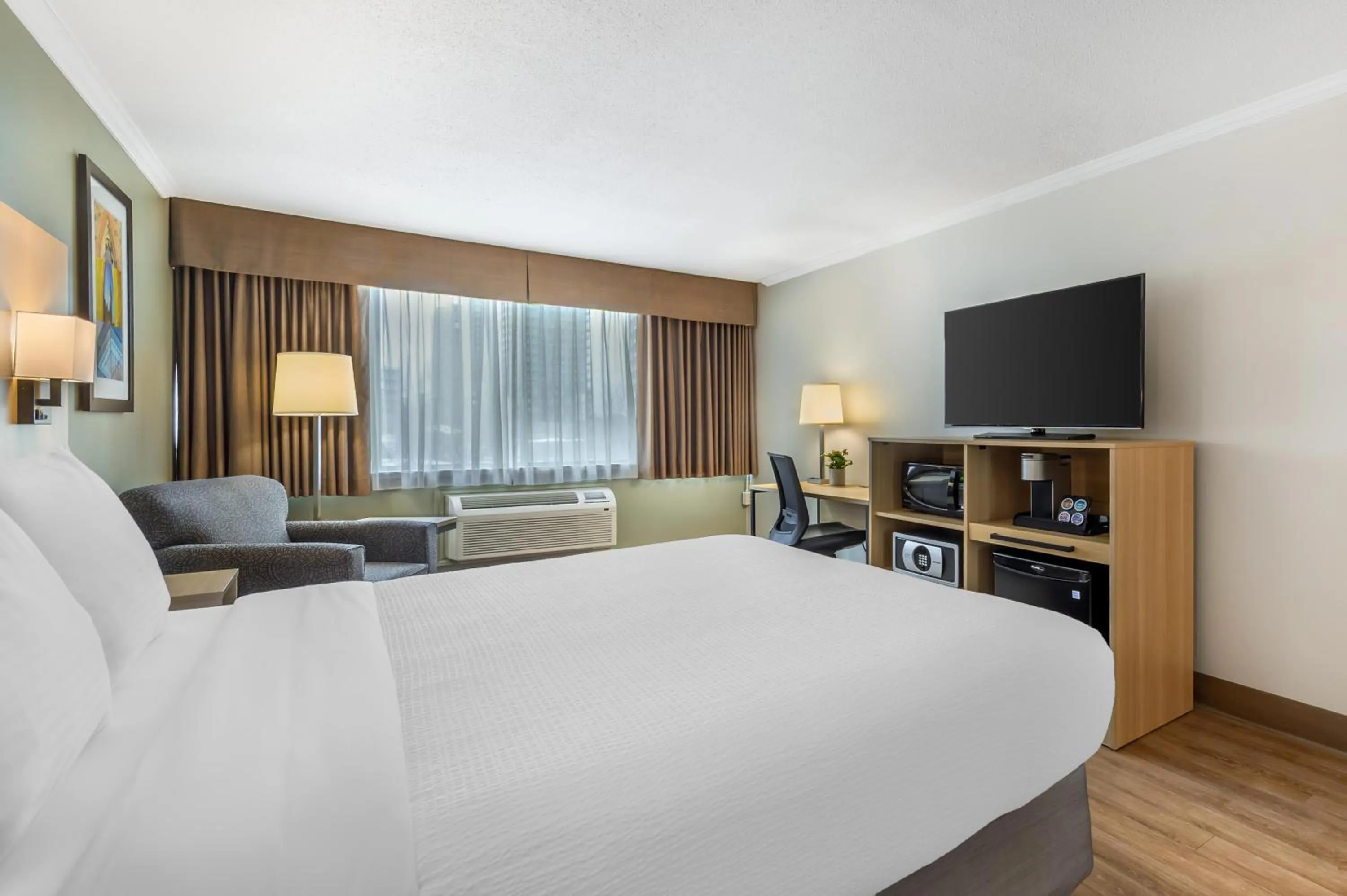 Bedroom, Bed in Best Western Plus Ottawa City Centre