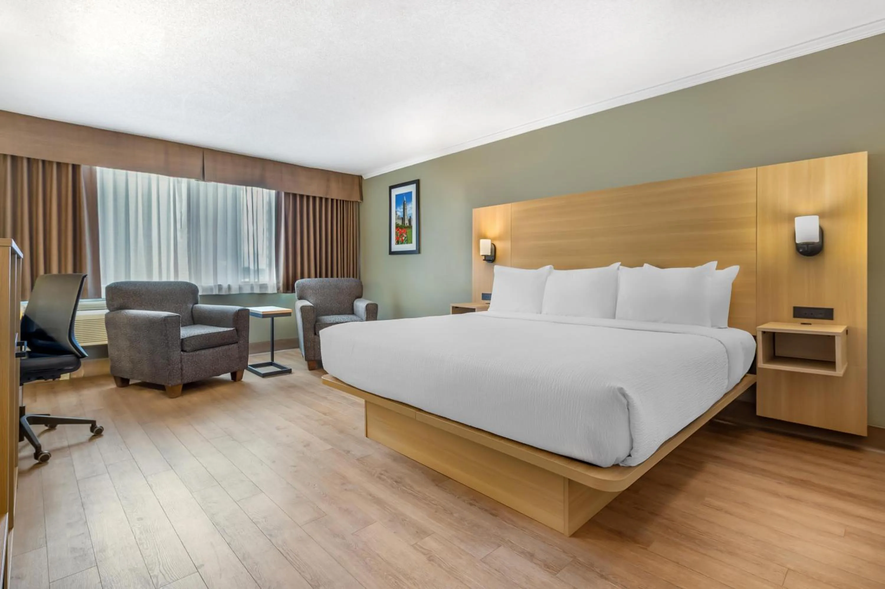 Bedroom, Bed in Best Western Plus Ottawa City Centre