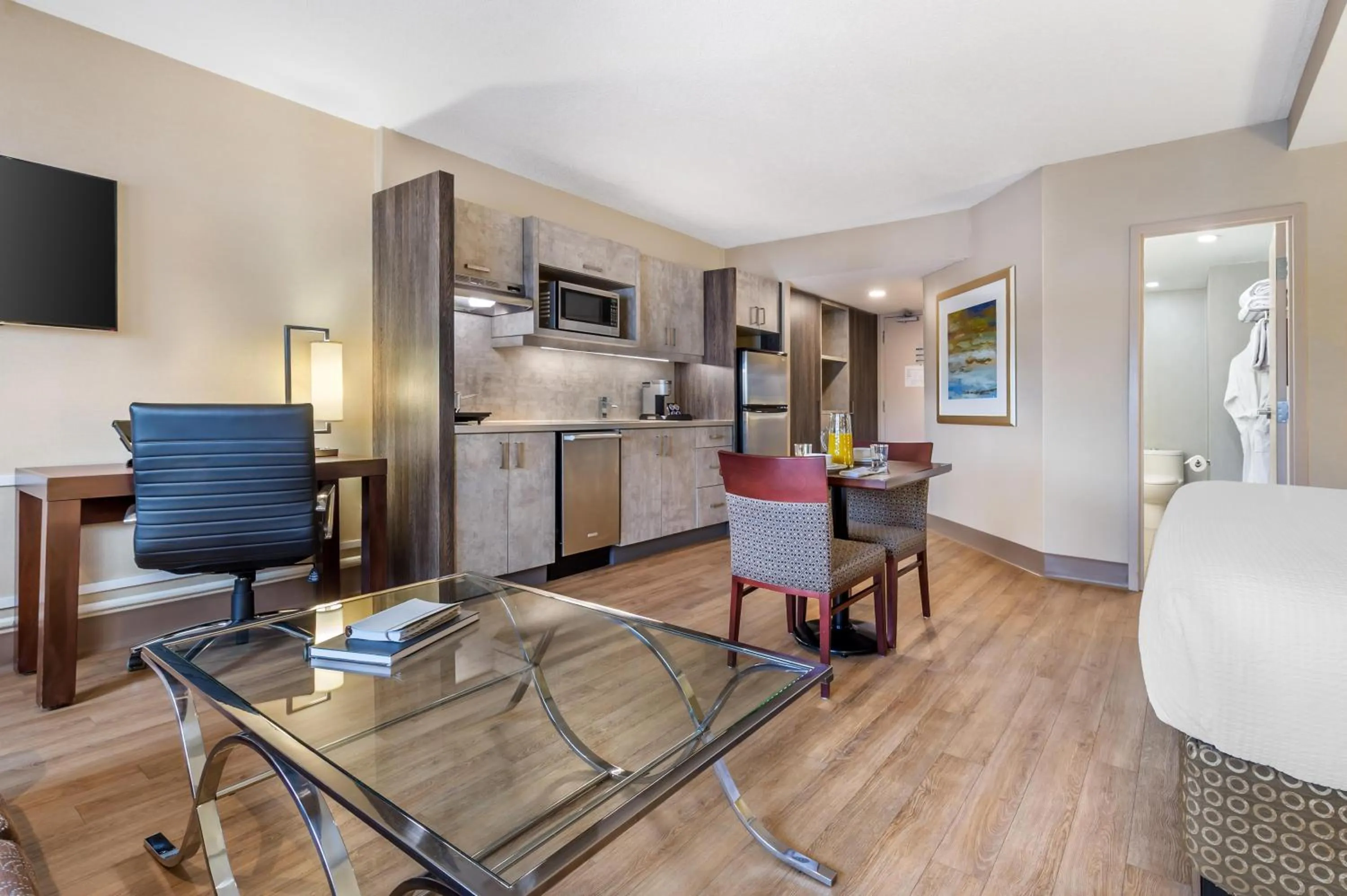 Bedroom in Best Western Plus Ottawa City Centre