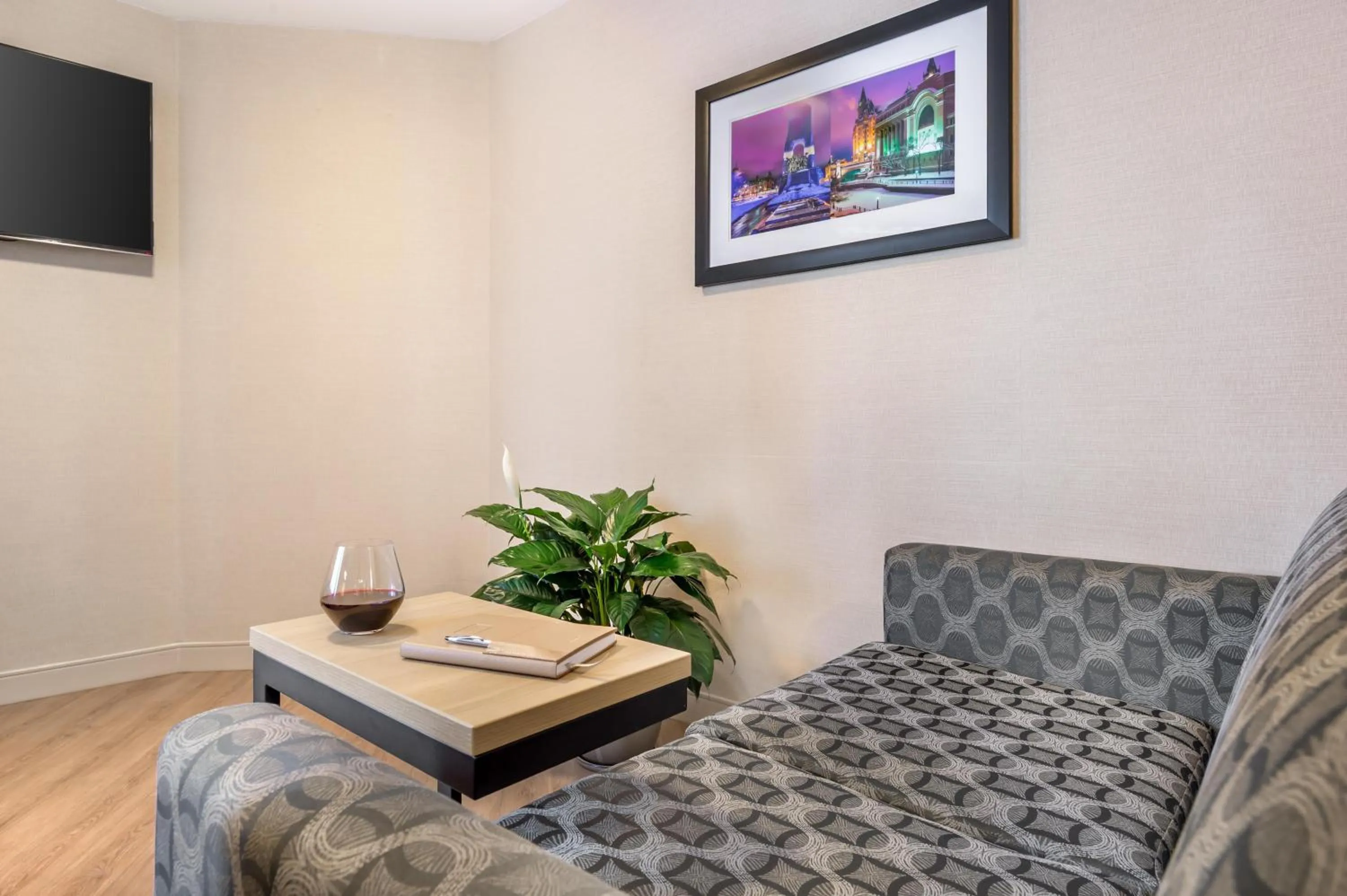 Bedroom in Best Western Plus Ottawa City Centre