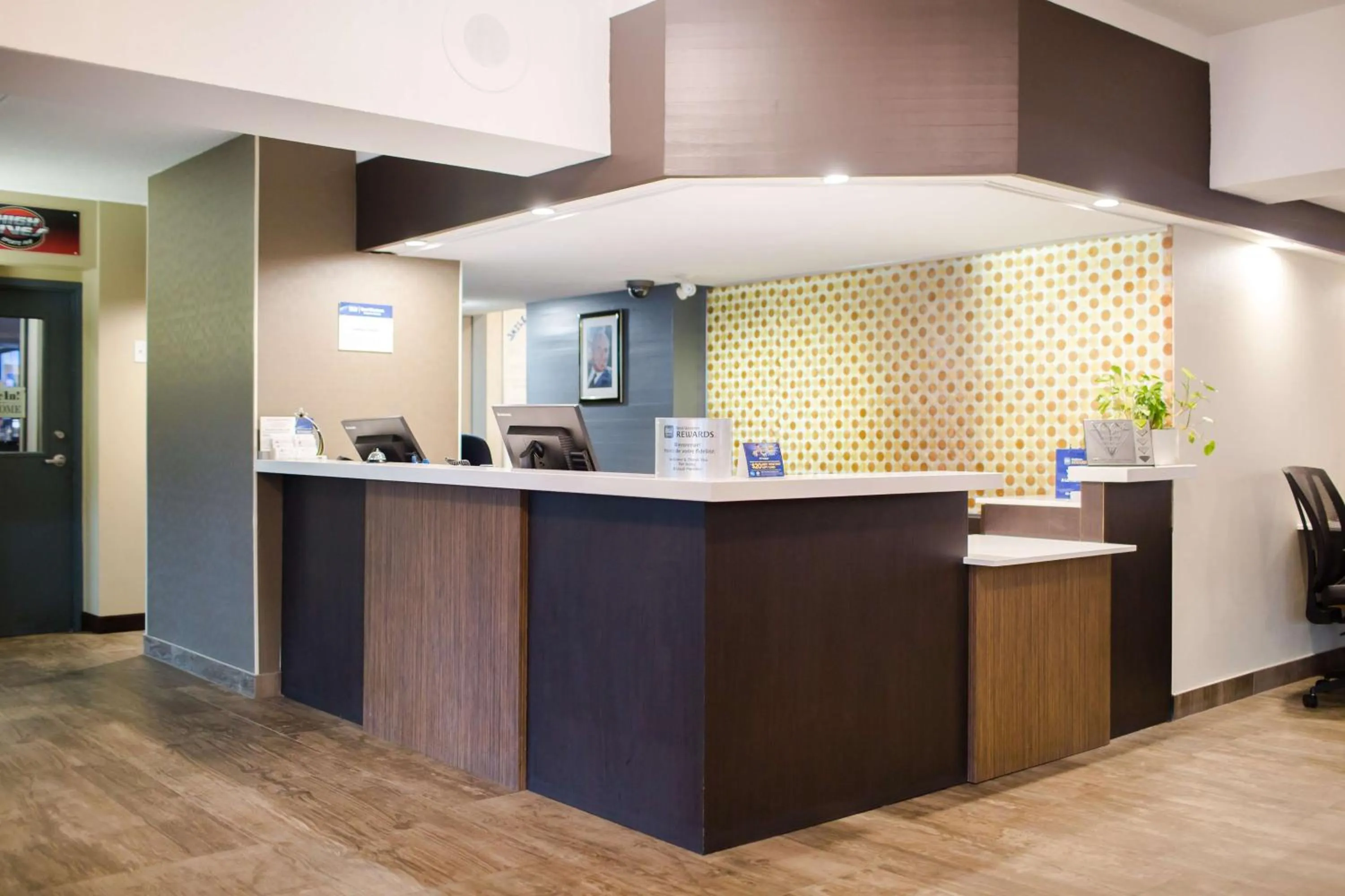 Lobby or reception in Best Western Plus Ottawa Kanata Hotel and Conference Centre