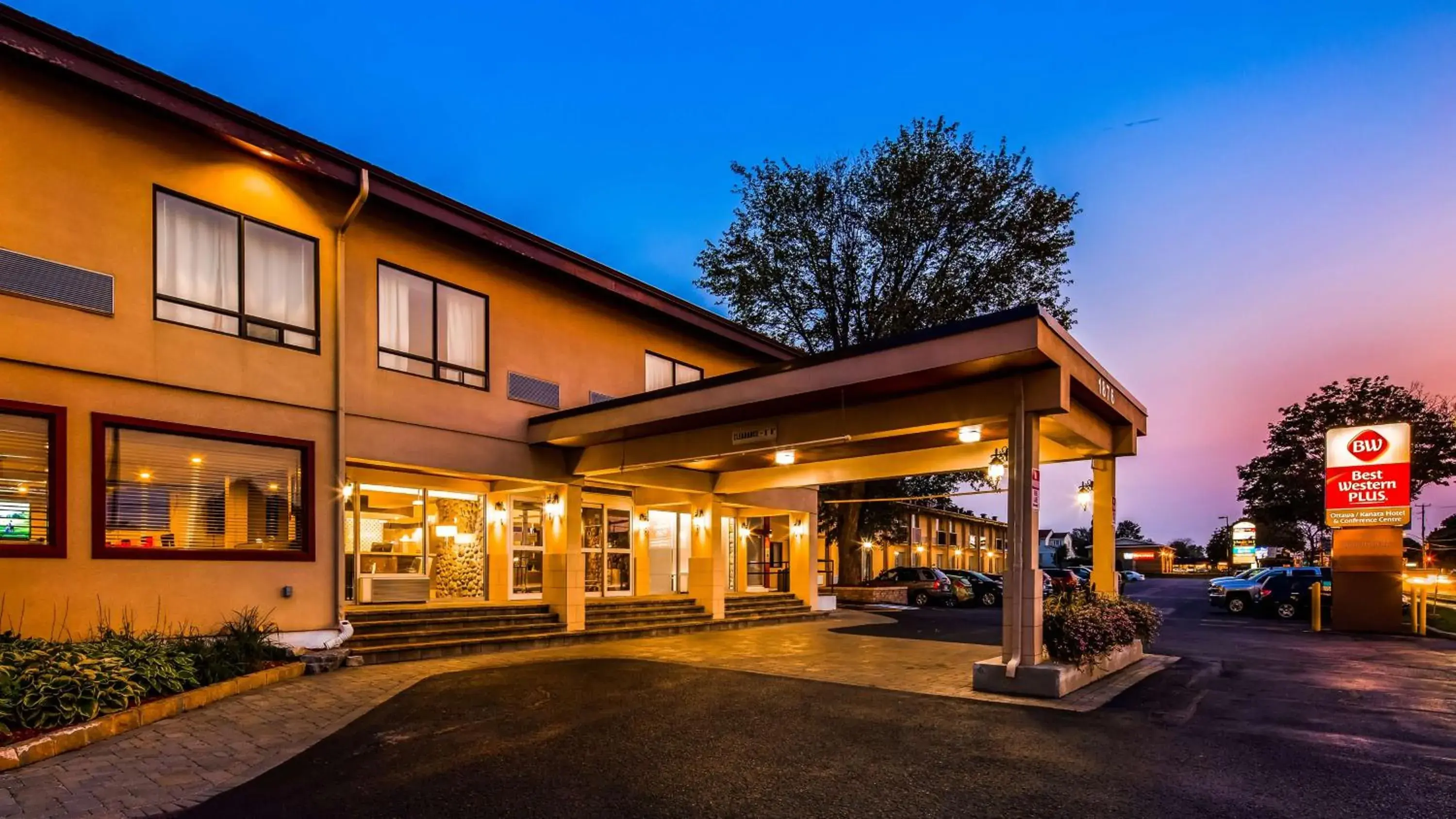 Property building in Best Western Plus Ottawa Kanata Hotel and Conference Centre Property building in Best Western Plus Ottawa Kanata Hotel and Conference Centre