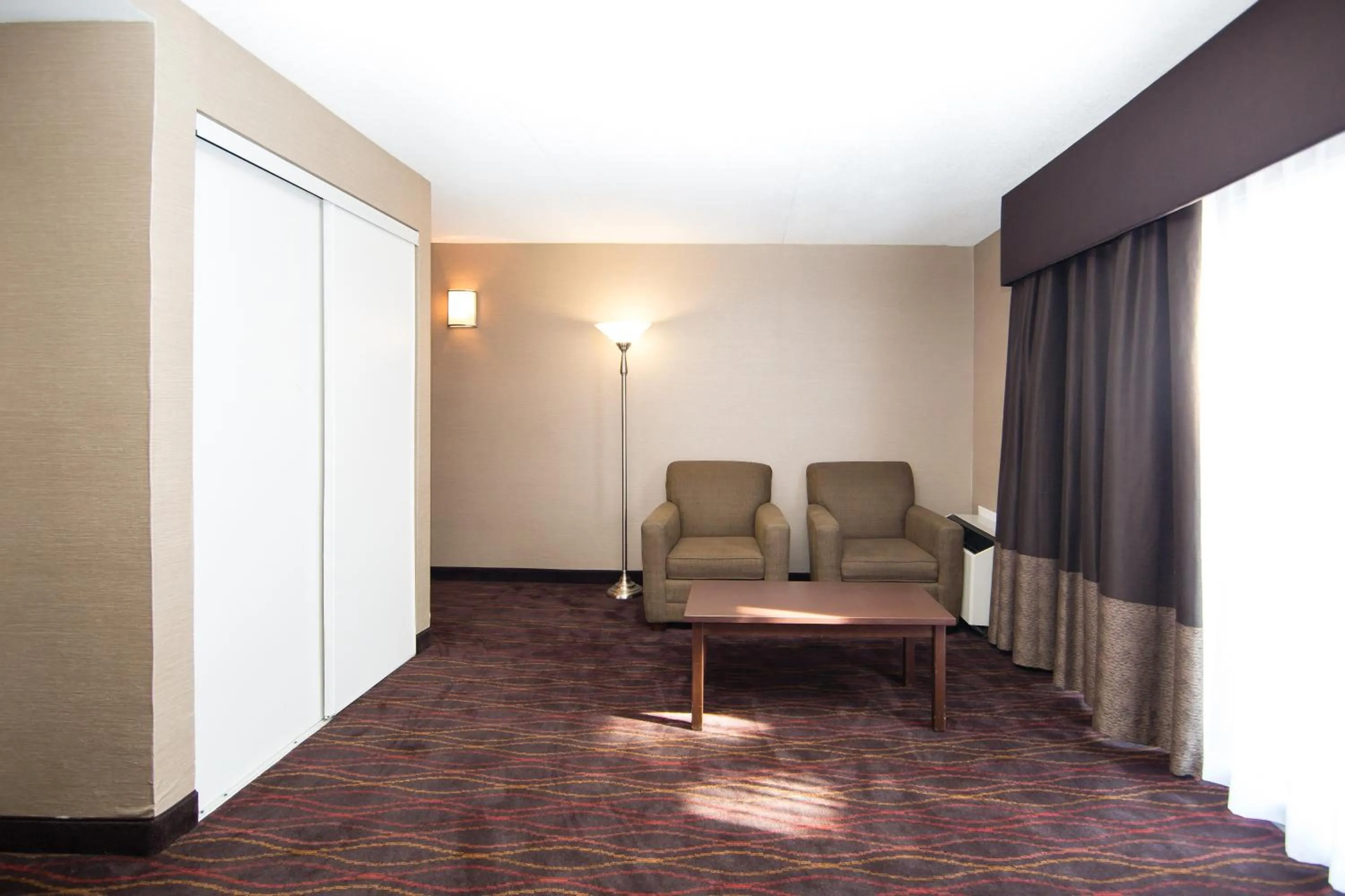 Seating area in Best Western Plus Ottawa Kanata Hotel and Conference Centre