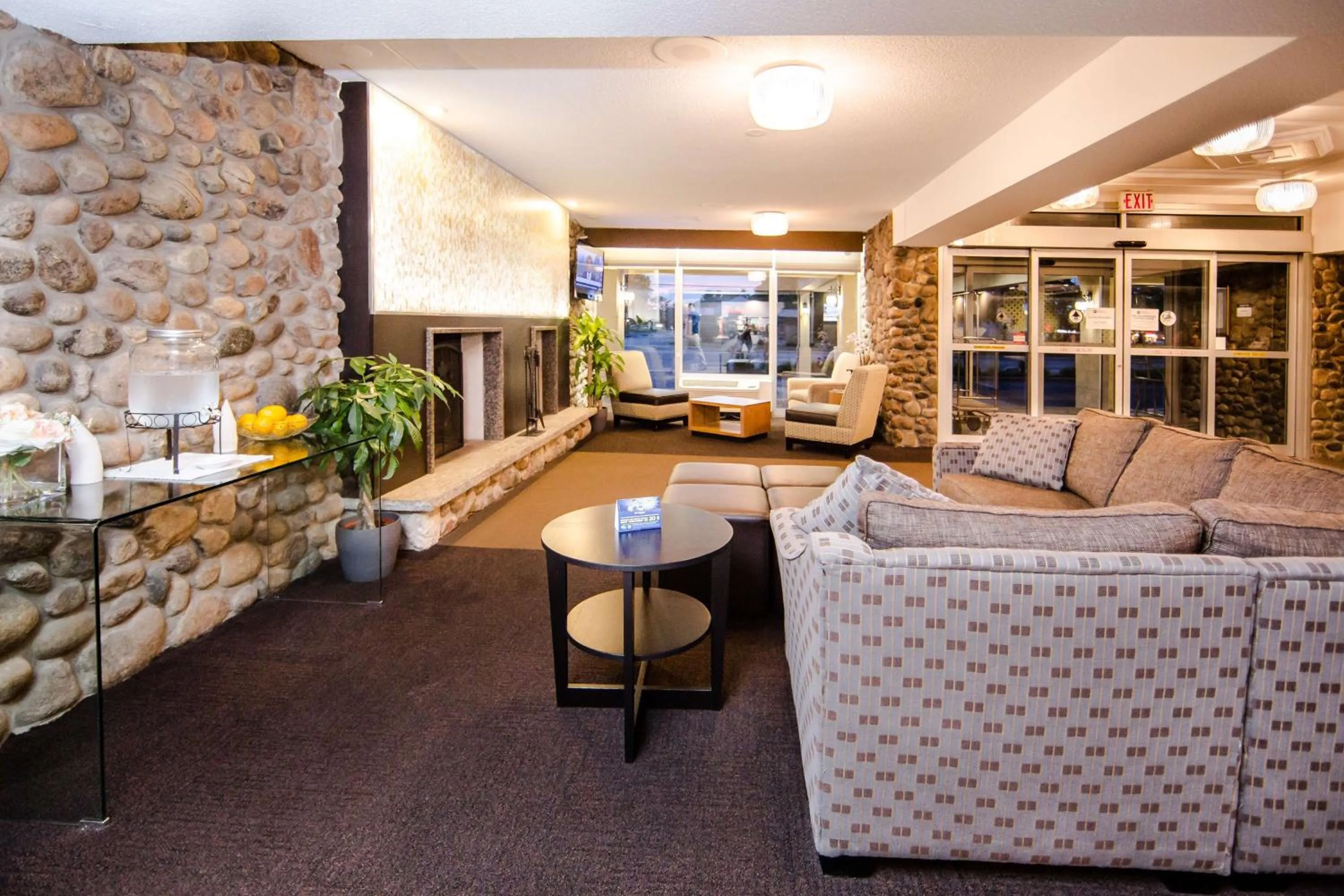 Lobby or reception in Best Western Plus Ottawa Kanata Hotel and Conference Centre