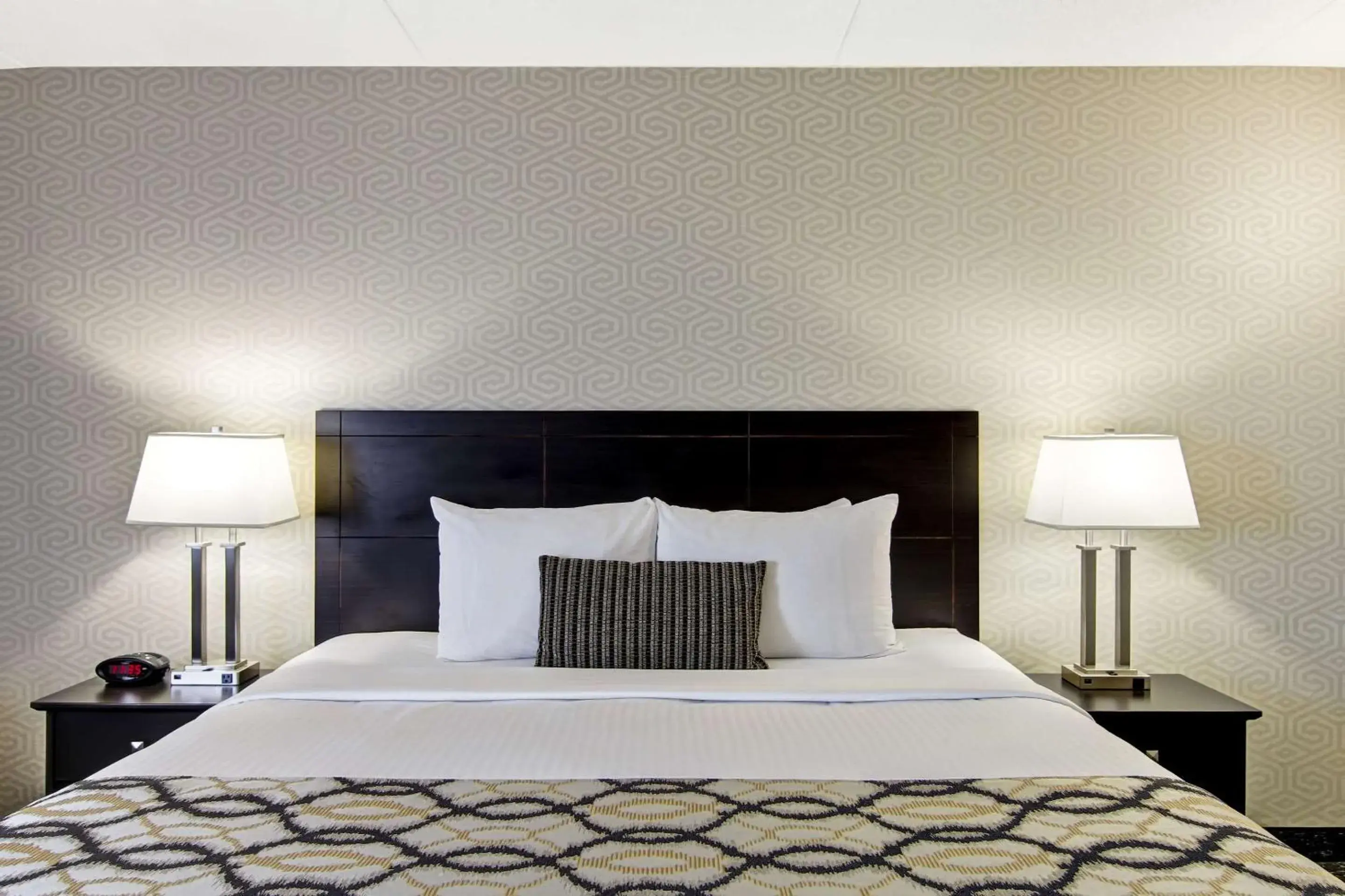 Bedroom, Bed in Radisson Hotel & Conference Centre Edmonton Bedroom, Bed in Radisson Hotel & Conference Centre Edmonton