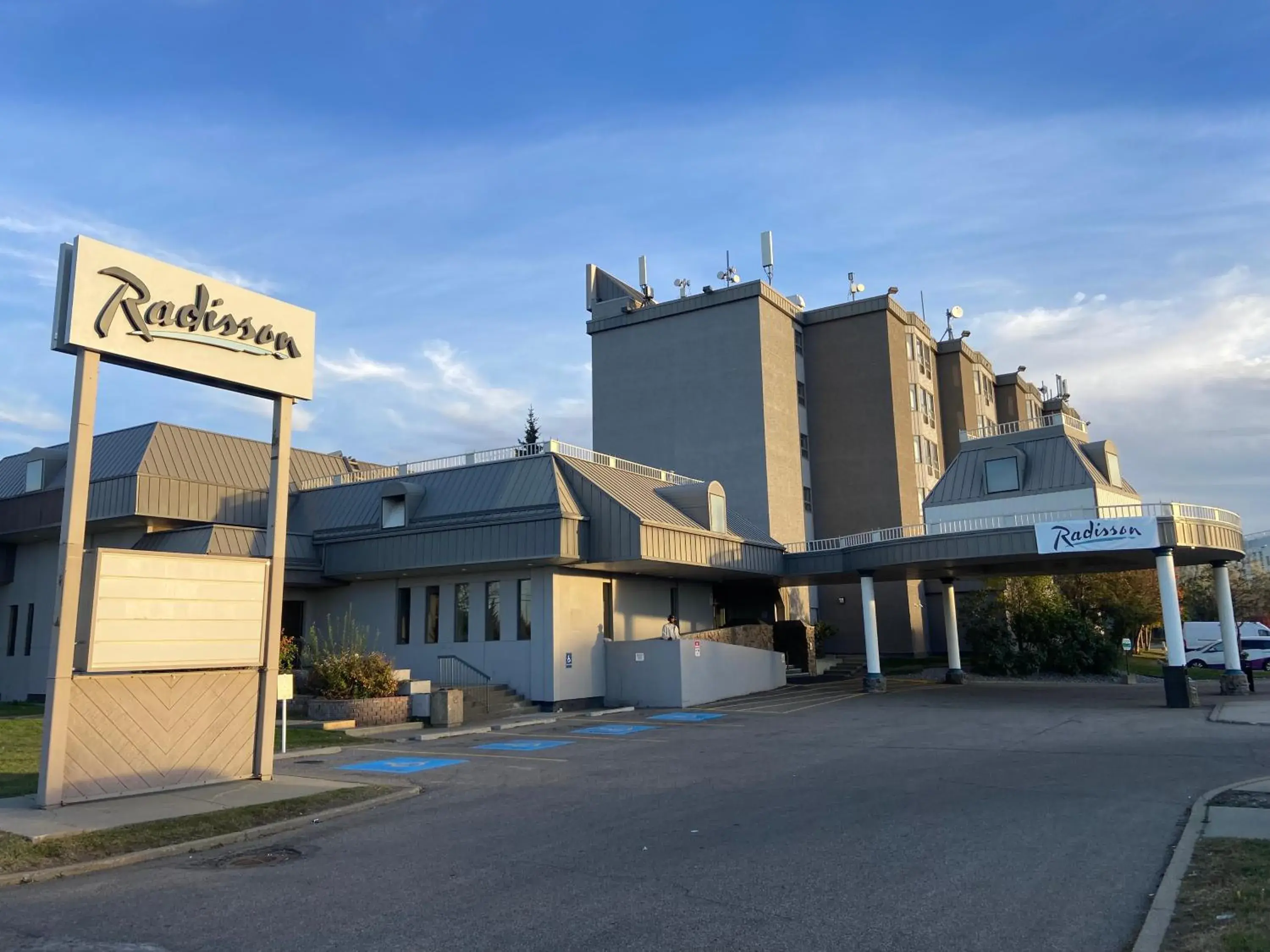Property building in Radisson Hotel & Conference Centre Edmonton Property building in Radisson Hotel & Conference Centre Edmonton