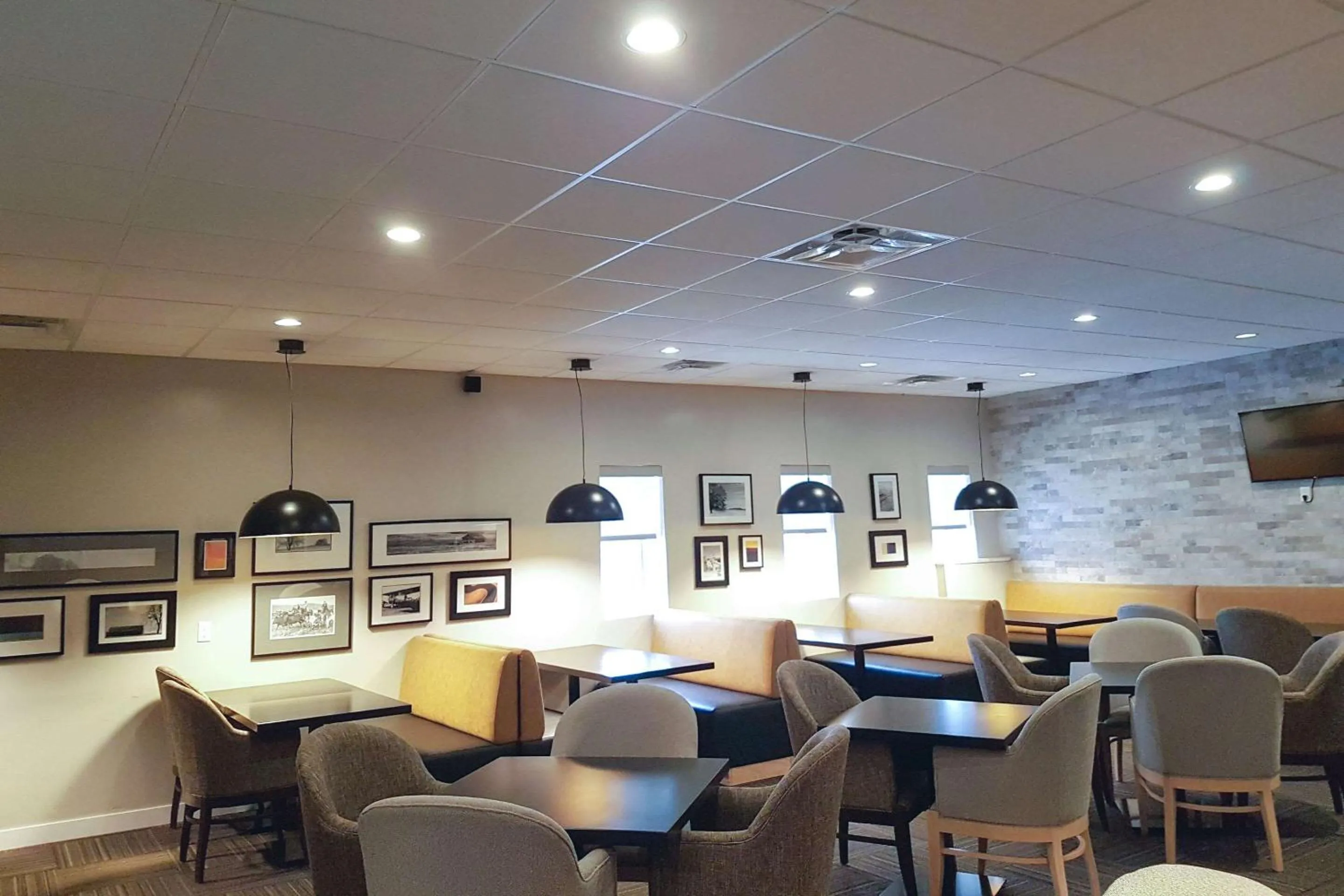 Restaurant/places to eat in Radisson Hotel & Conference Centre Edmonton