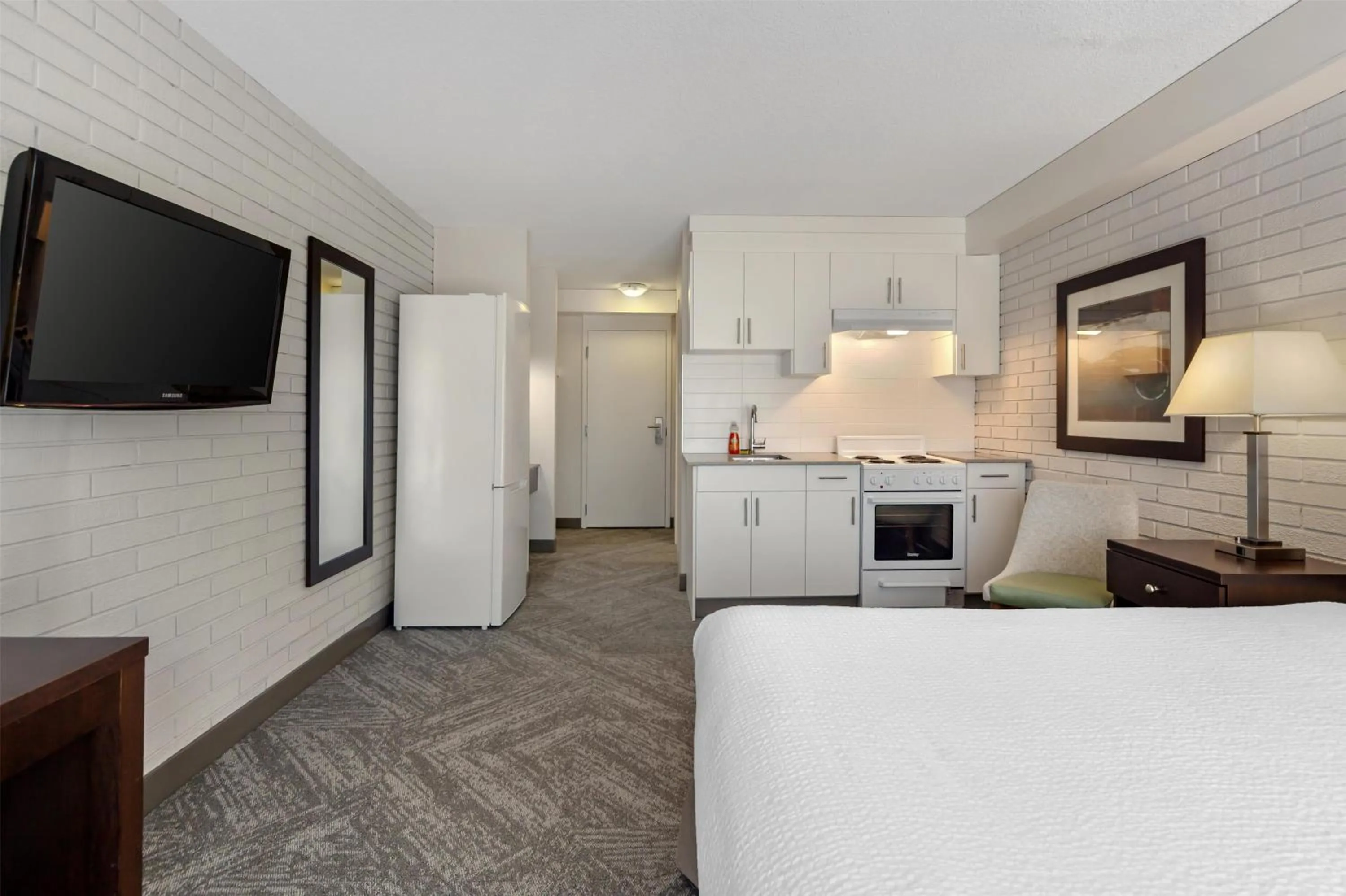 Bedroom in Best Western Cedar Park Inn