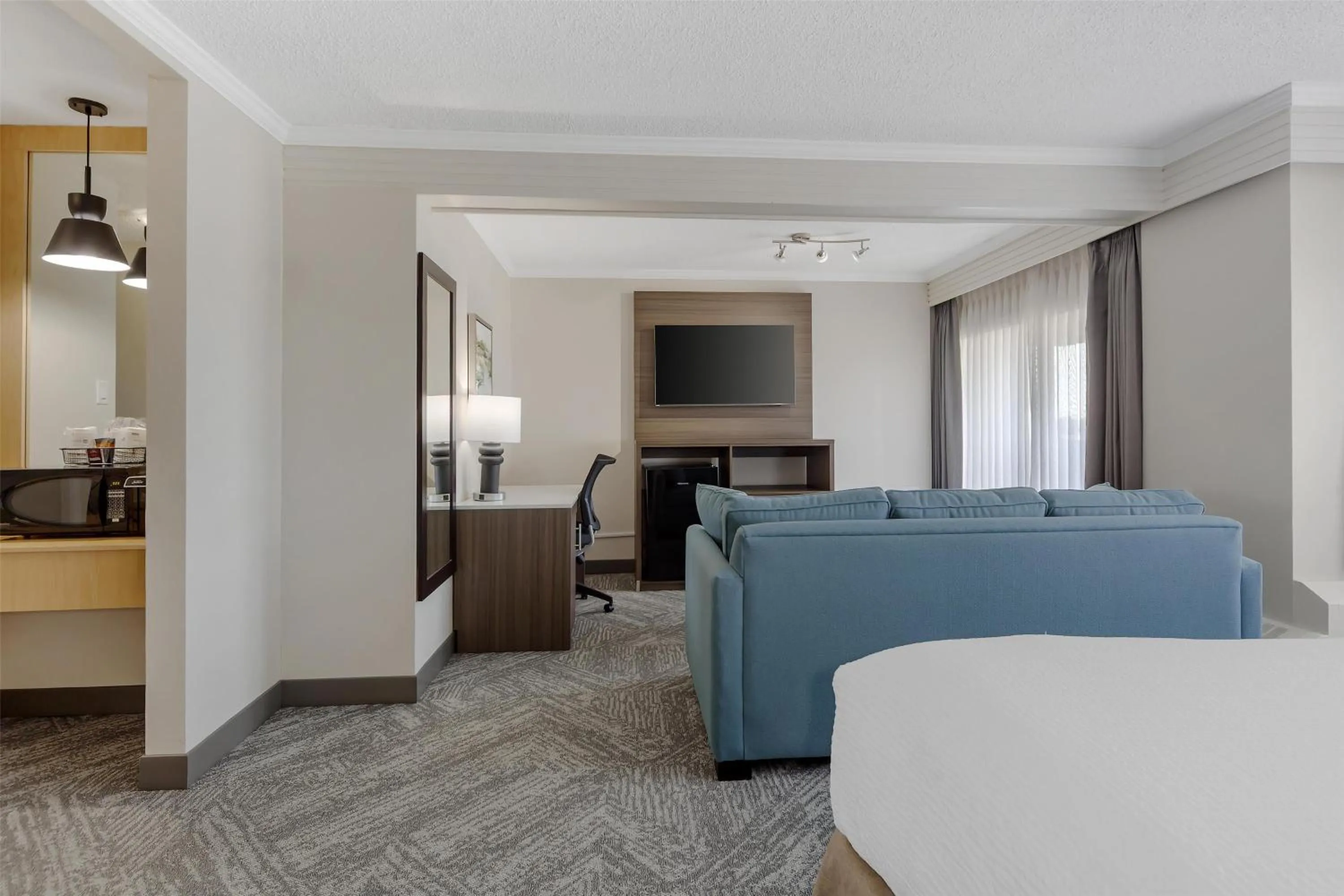 Bedroom in Best Western Cedar Park Inn