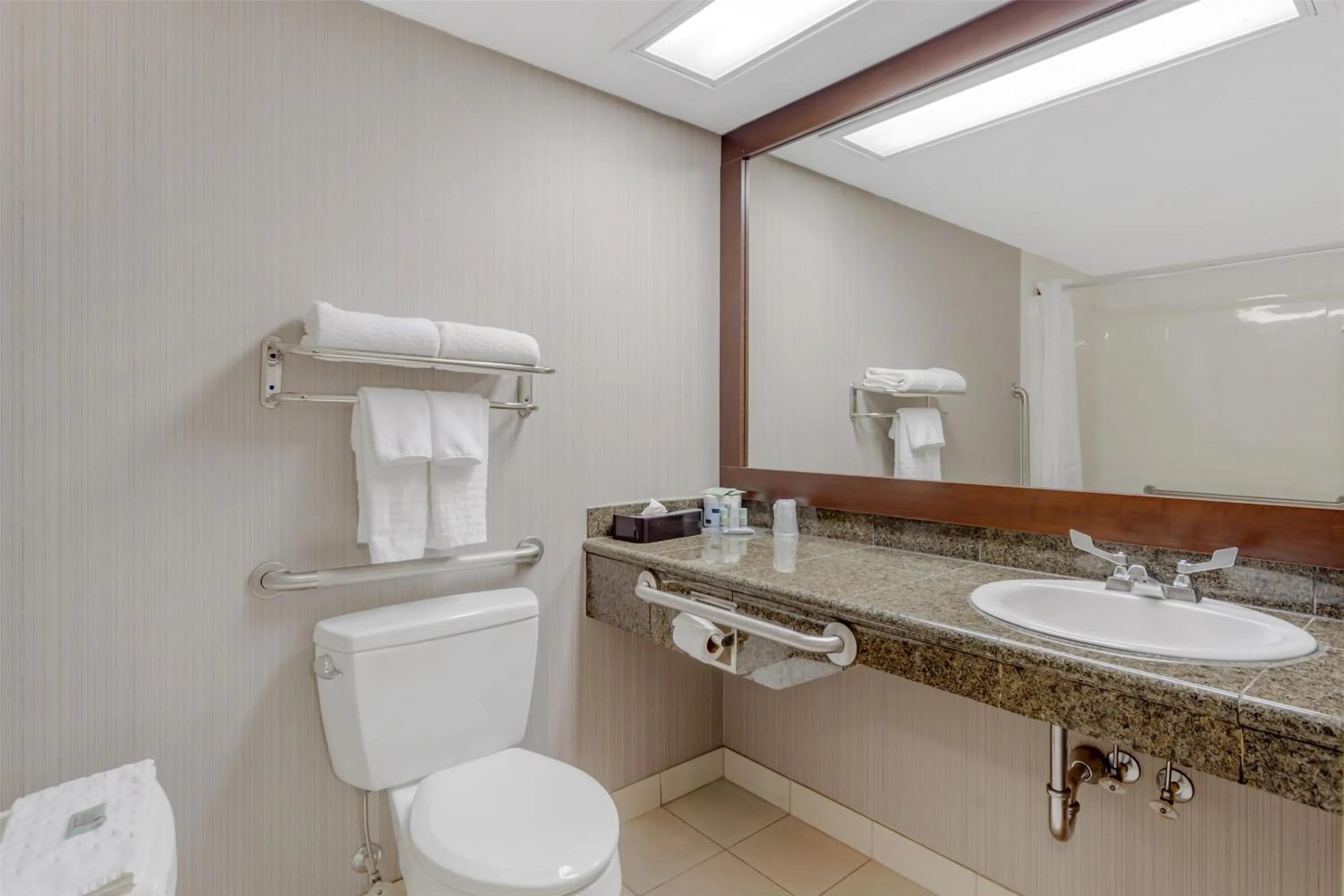 Bathroom in Best Western Cedar Park Inn