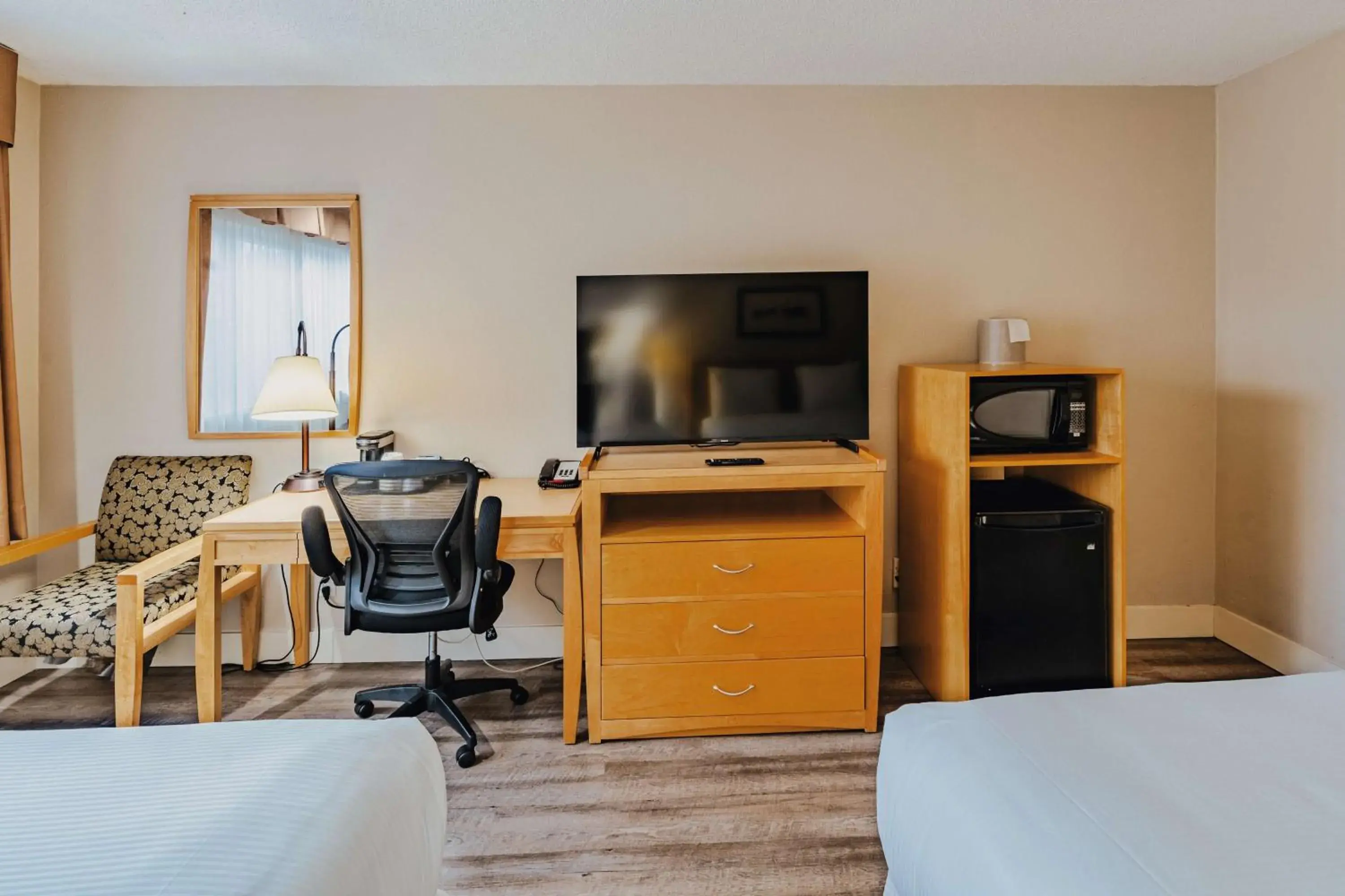 Bedroom, Bed in SureStay Plus by Best Western Coquitlam Bedroom, Bed in SureStay Plus by Best Western Coquitlam