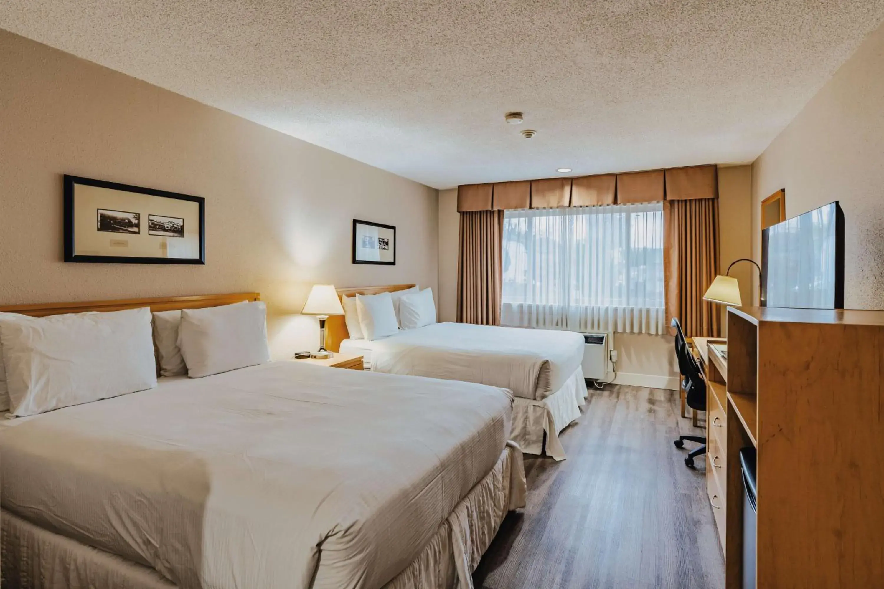 Bedroom, Bed in SureStay Plus by Best Western Coquitlam Bedroom, Bed in SureStay Plus by Best Western Coquitlam