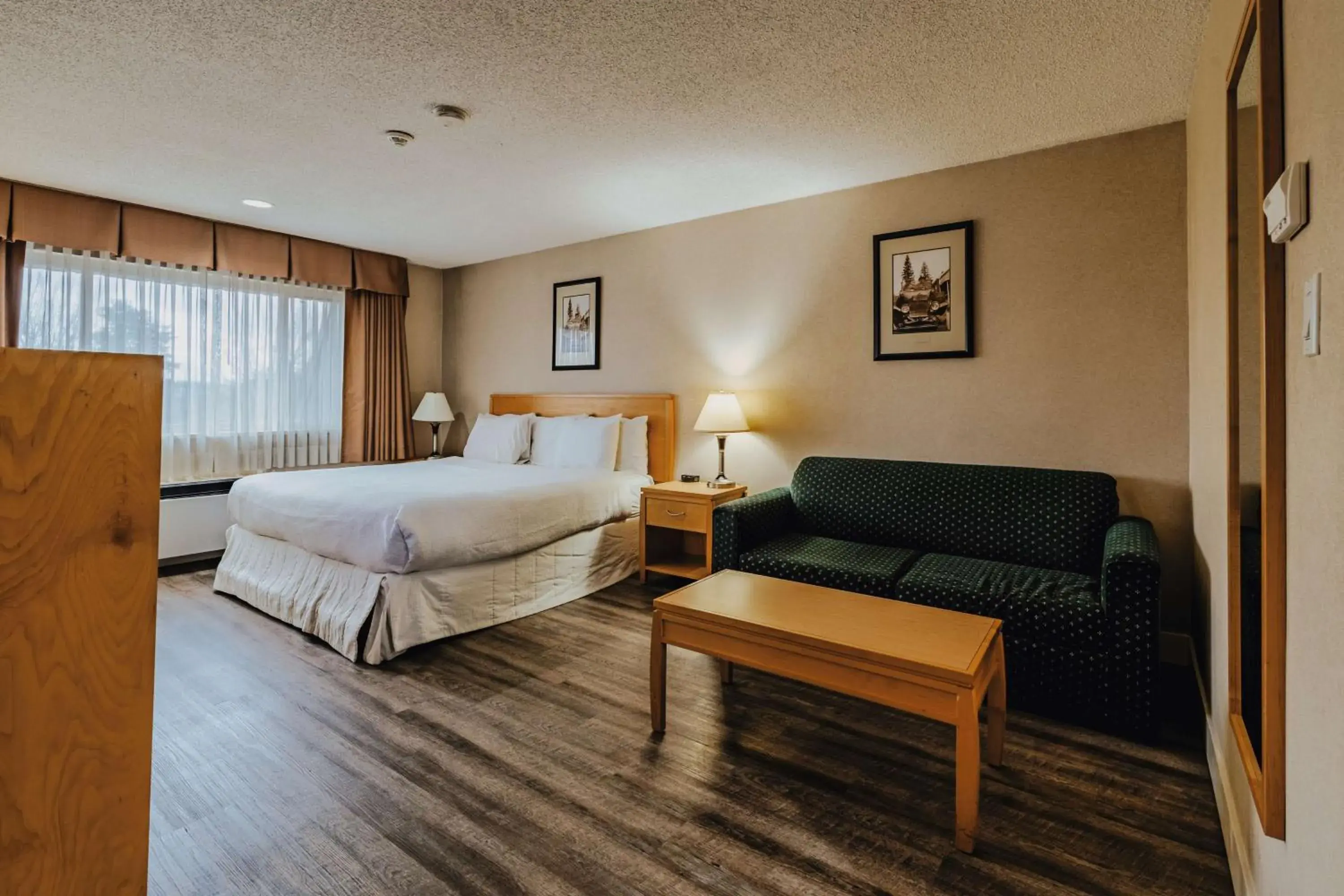 Bedroom, Bed in SureStay Plus by Best Western Coquitlam Bedroom, Bed in SureStay Plus by Best Western Coquitlam