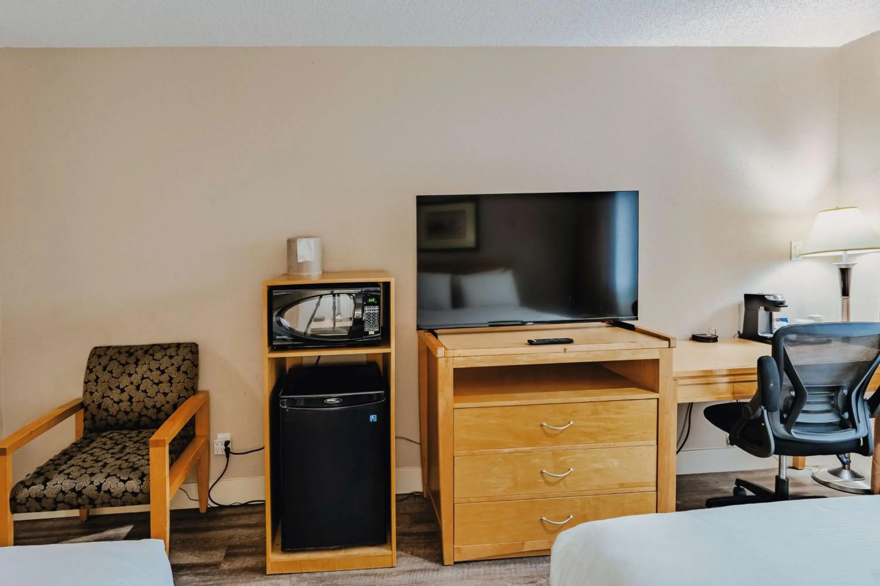 Bedroom in SureStay Plus by Best Western Coquitlam Bedroom in SureStay Plus by Best Western Coquitlam