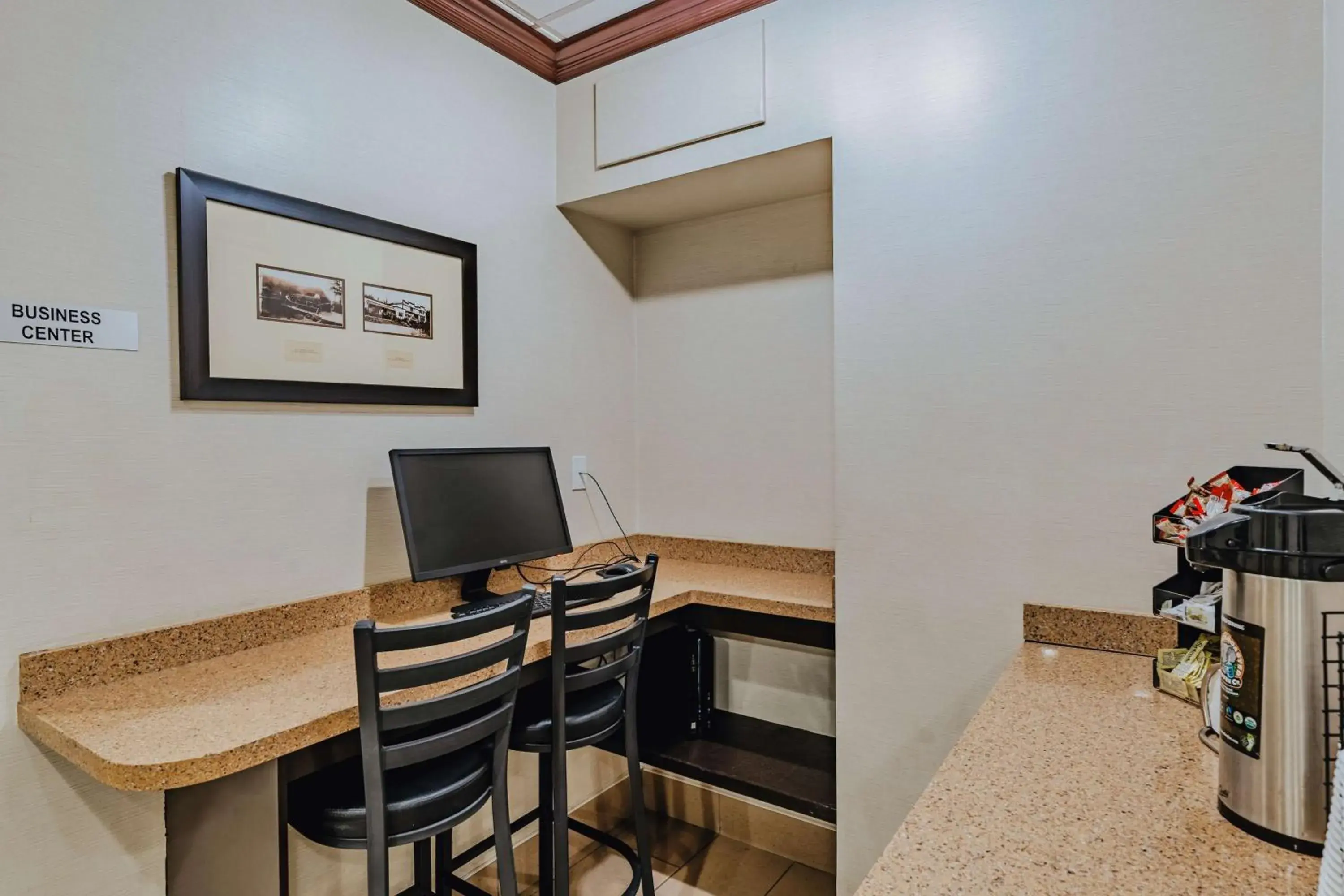 Lobby or reception in SureStay Plus by Best Western Coquitlam Lobby or reception in SureStay Plus by Best Western Coquitlam
