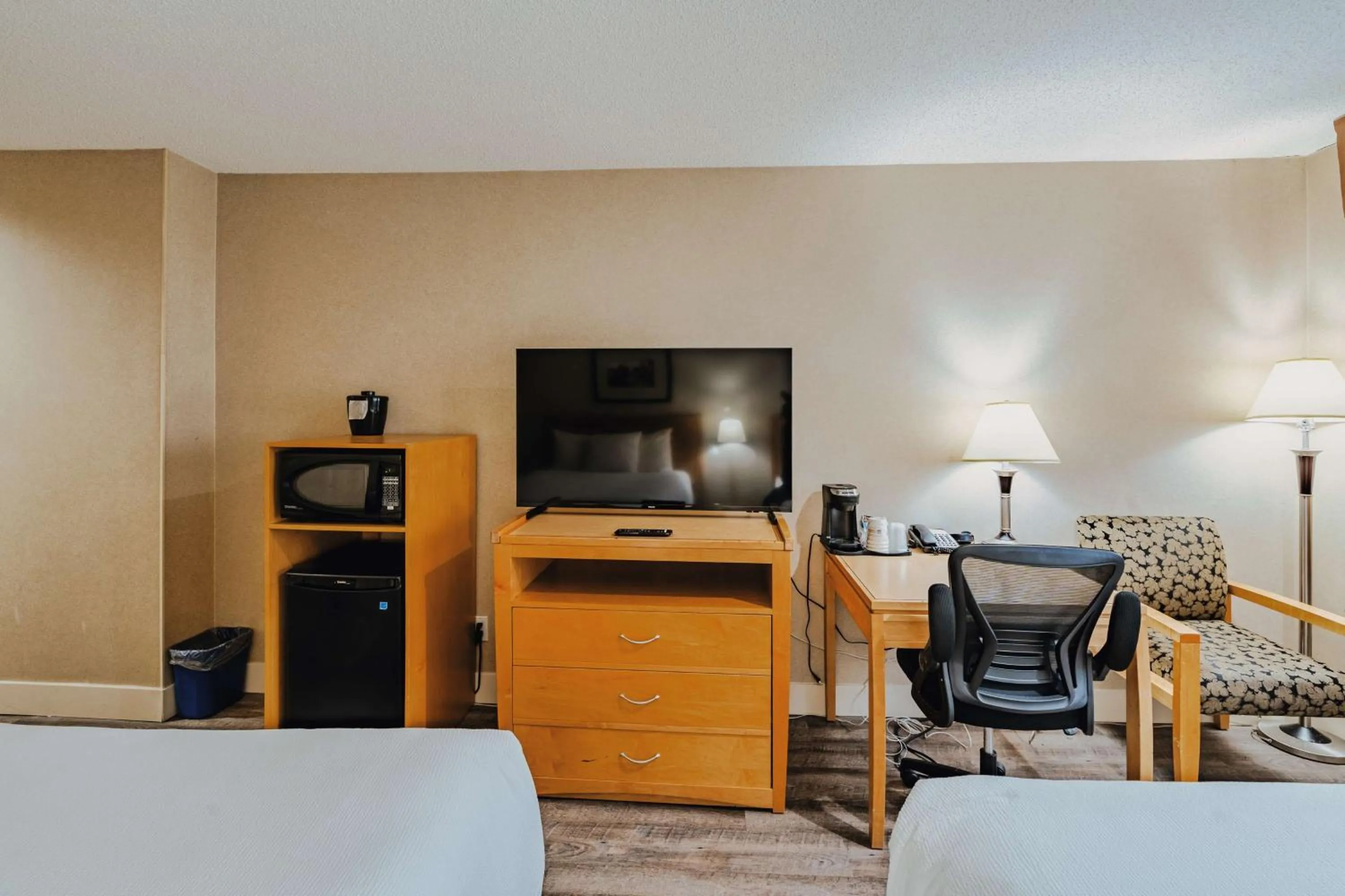 Bedroom in SureStay Plus by Best Western Coquitlam