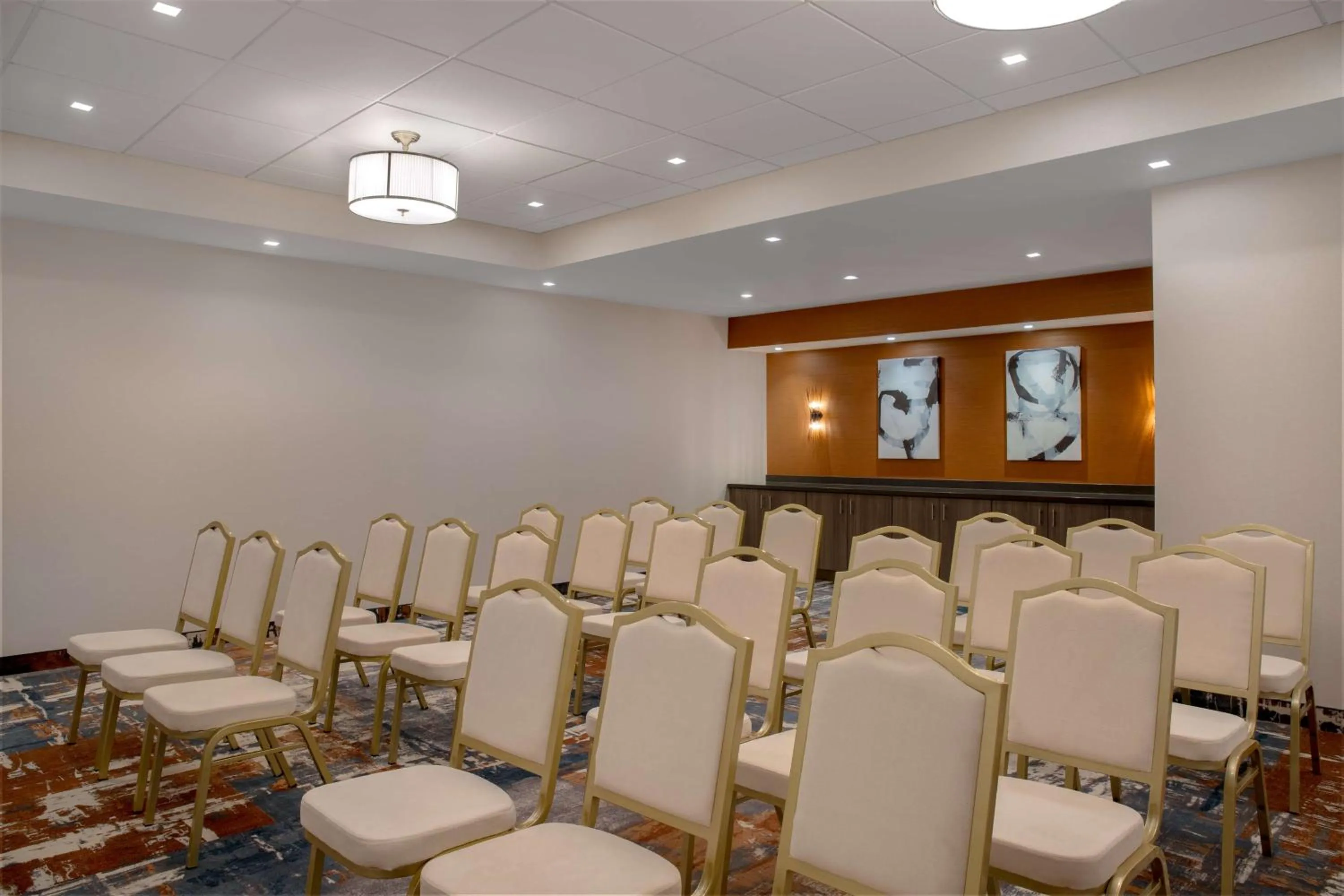 Meeting/conference room in Hampton Inn By Hilton Winnipeg Downtown