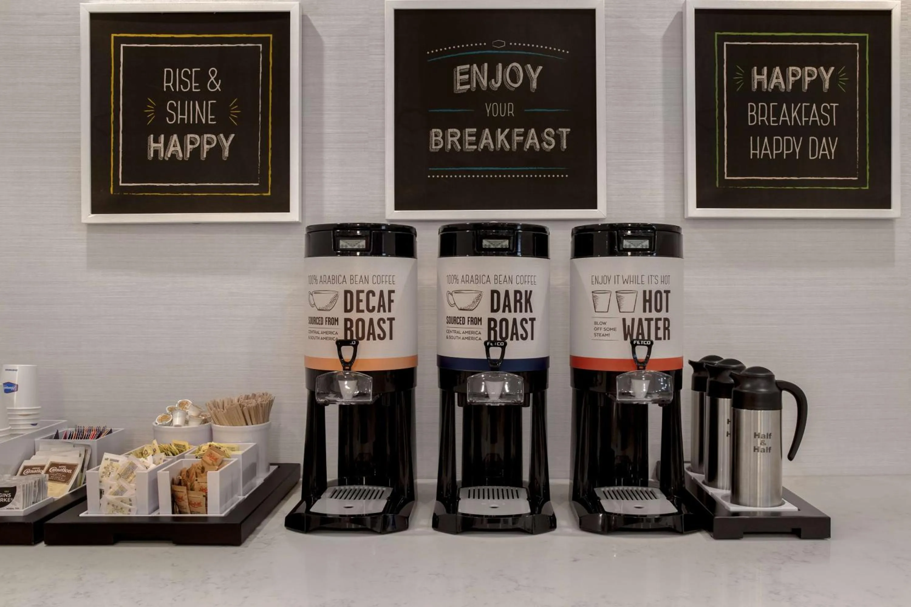 Dining area in Hampton Inn By Hilton Winnipeg Downtown