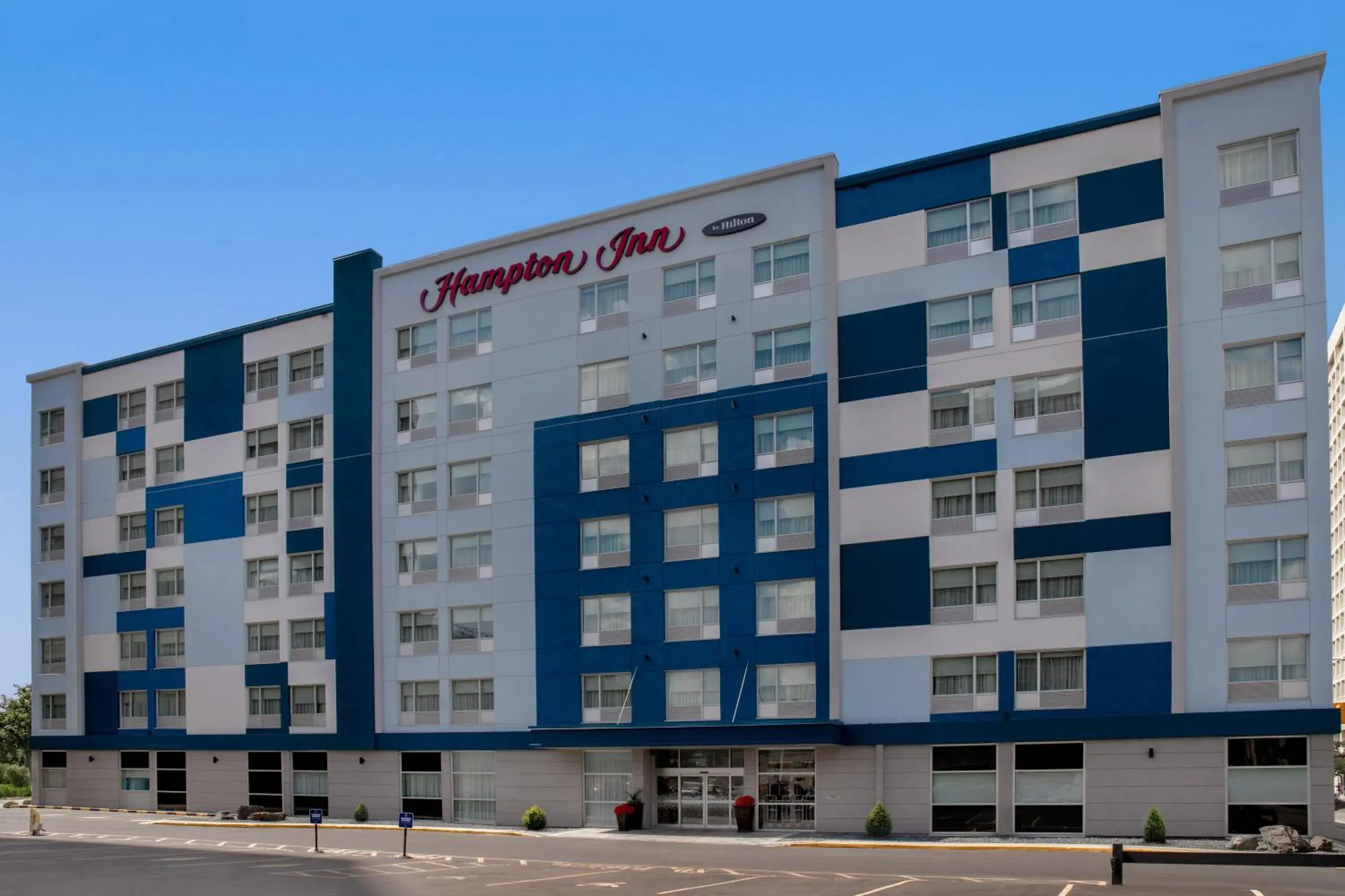 Property building in Hampton Inn By Hilton Winnipeg Downtown Property building in Hampton Inn By Hilton Winnipeg Downtown