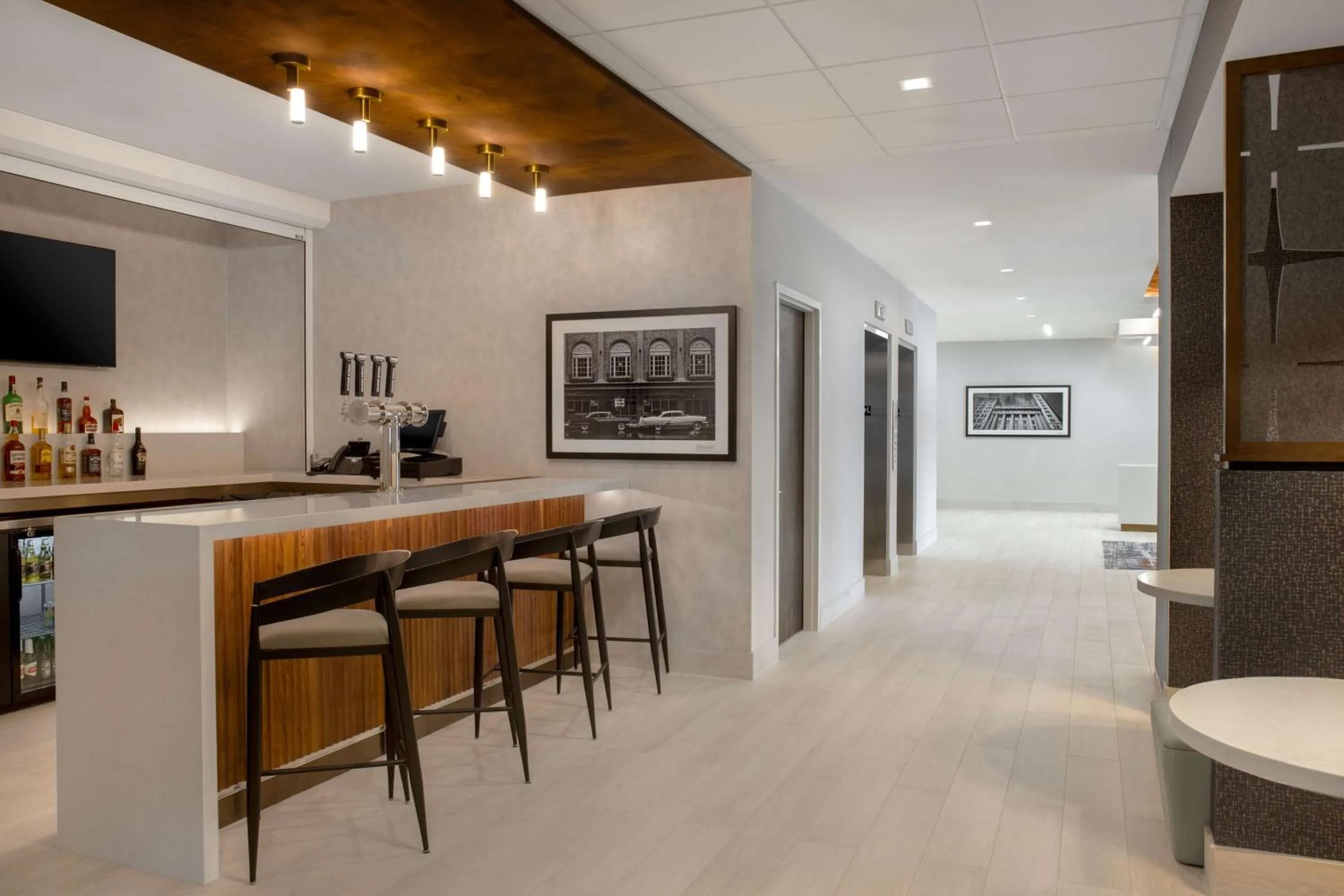 Lounge or bar in Hampton Inn By Hilton Winnipeg Downtown