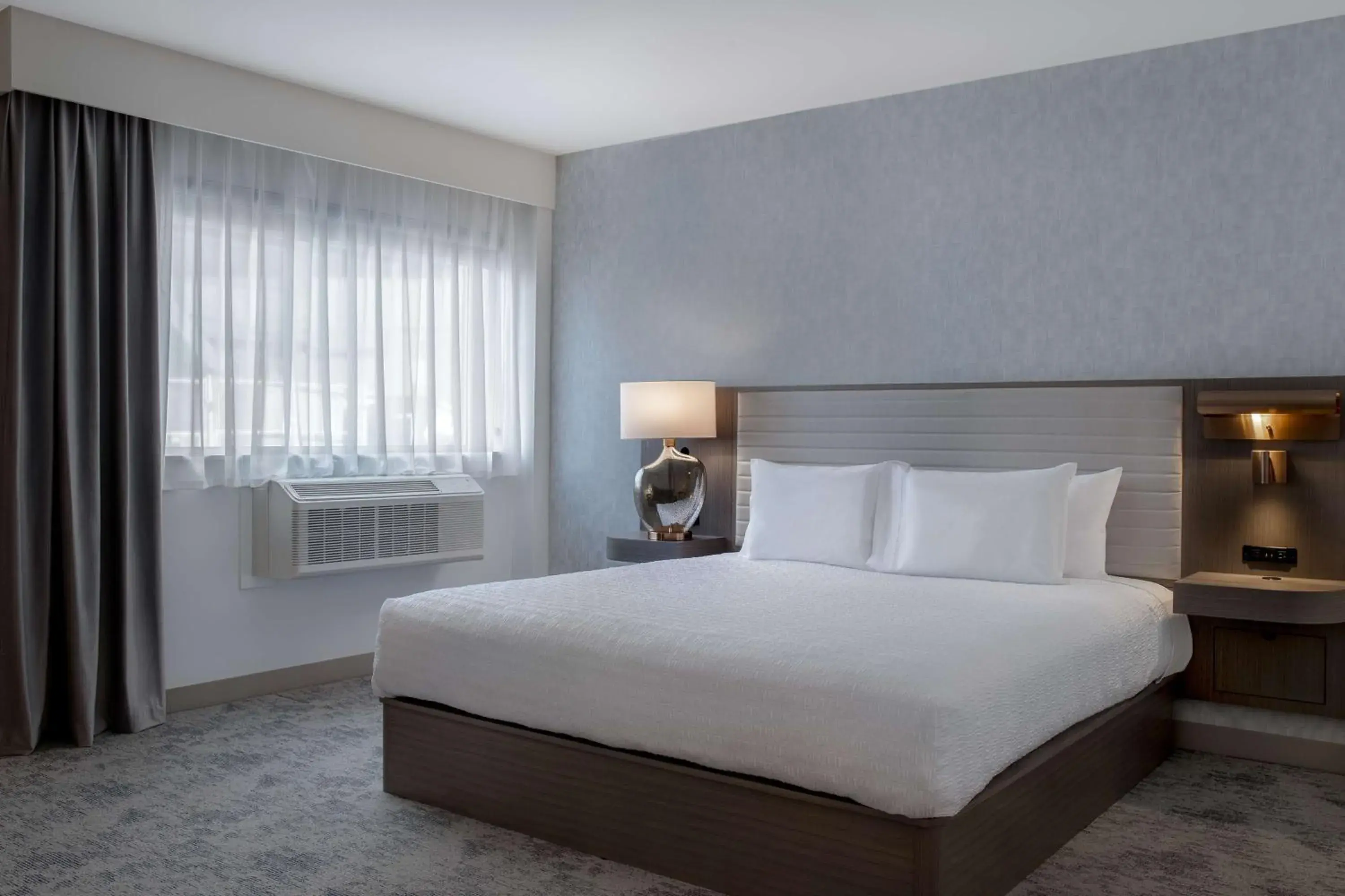 Bed in Hampton Inn By Hilton Winnipeg Downtown Bed in Hampton Inn By Hilton Winnipeg Downtown