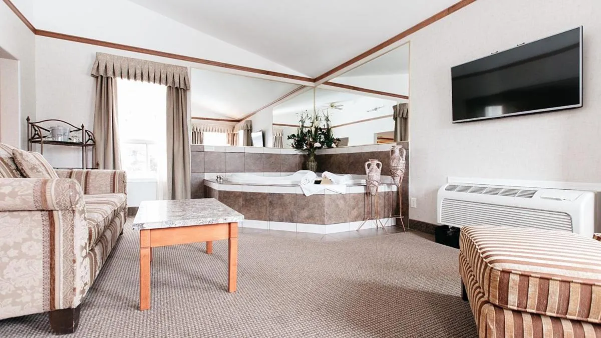 Hot Tub in Mount Robson Inn