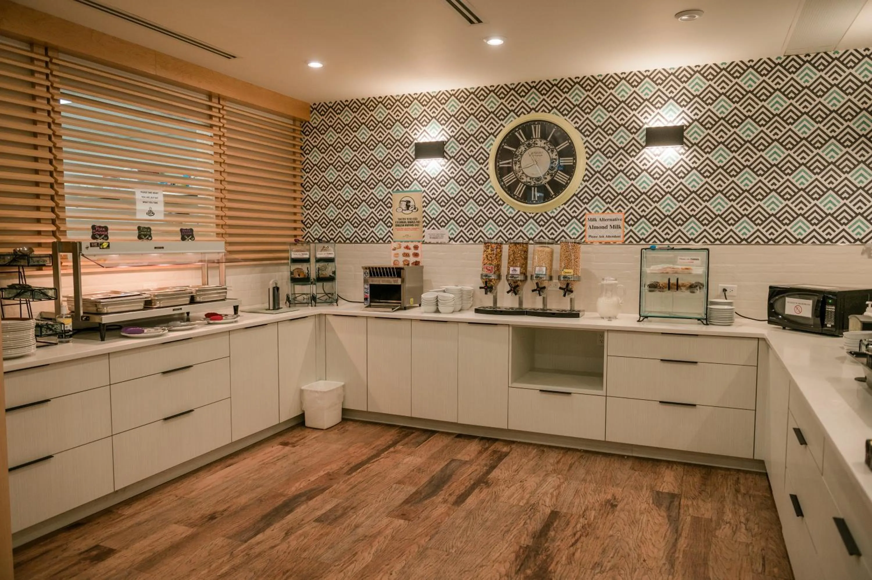 Restaurant/places to eat in Mount Robson Inn