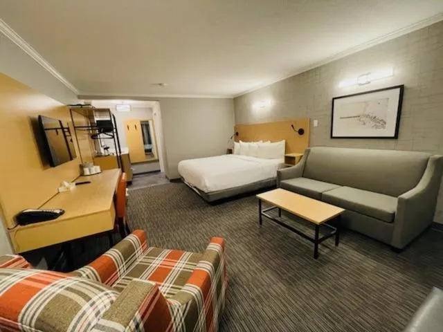 Bedroom in Mount Robson Inn