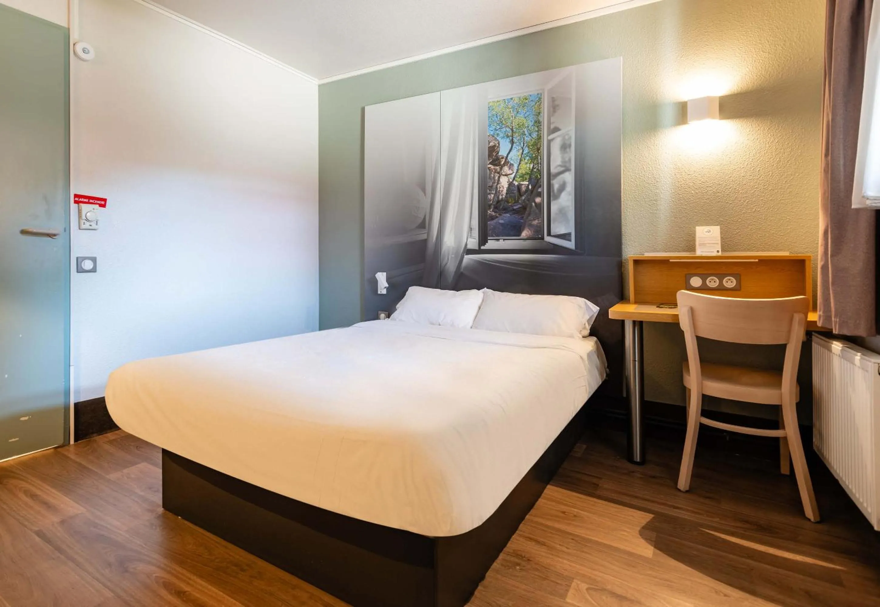 Bedroom, Bed in B&B HOTEL Grenoble Université 1