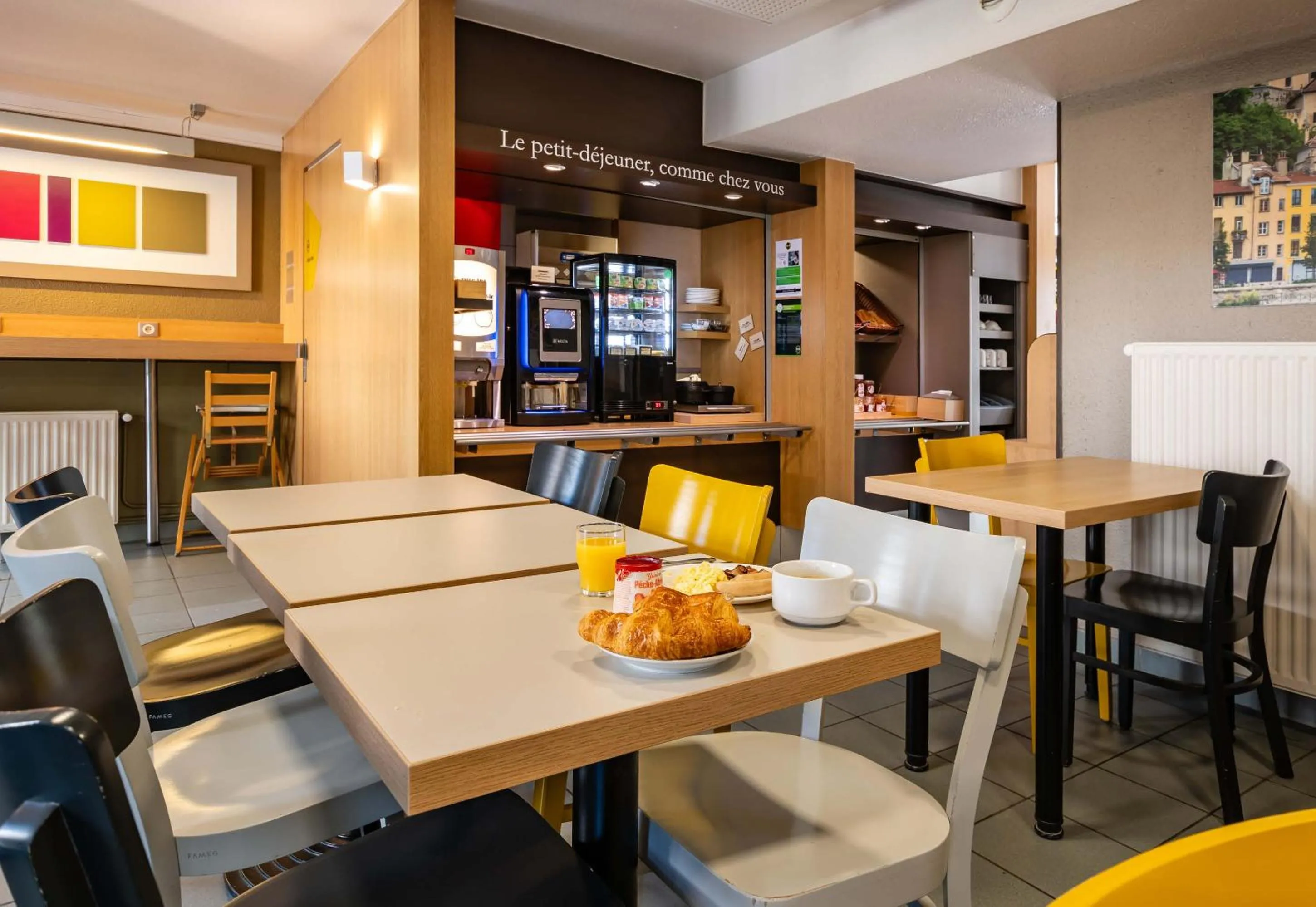 Restaurant/places to eat in B&B HOTEL Grenoble Université 1