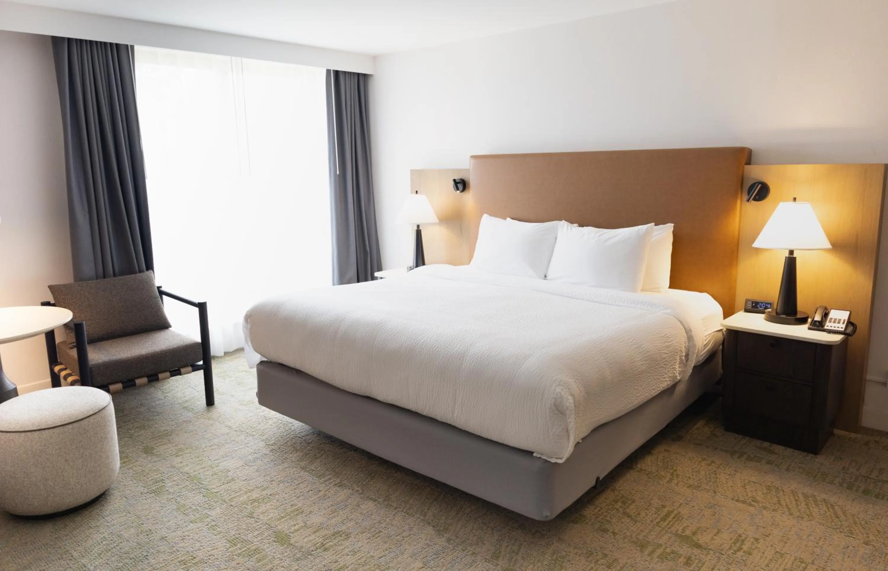 Bedroom, Bed in Forest Park Hotel