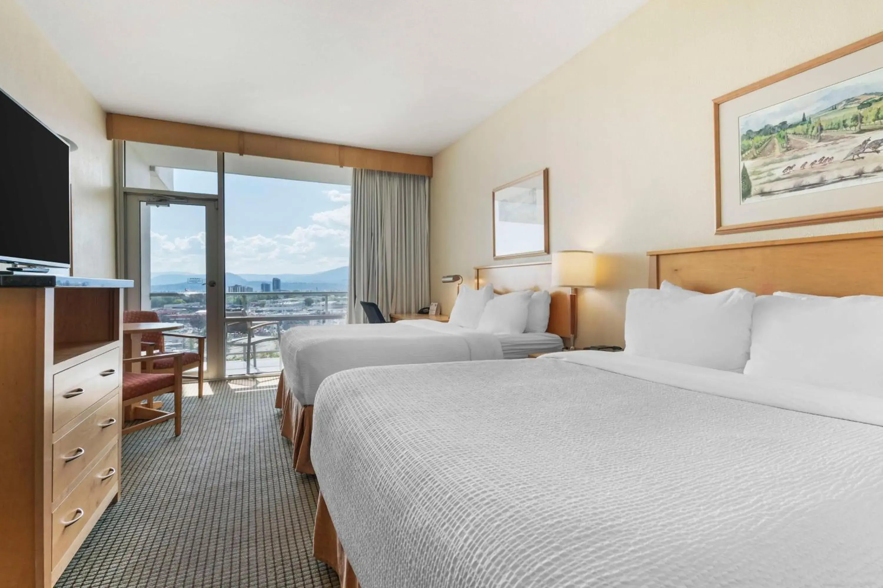 Queen Room with Two Queen Beds with Balcony in Best Western Plus Kelowna Hotel & Suites Queen Room with Two Queen Beds with Balcony in Best Western Plus Kelowna Hotel & Suites
