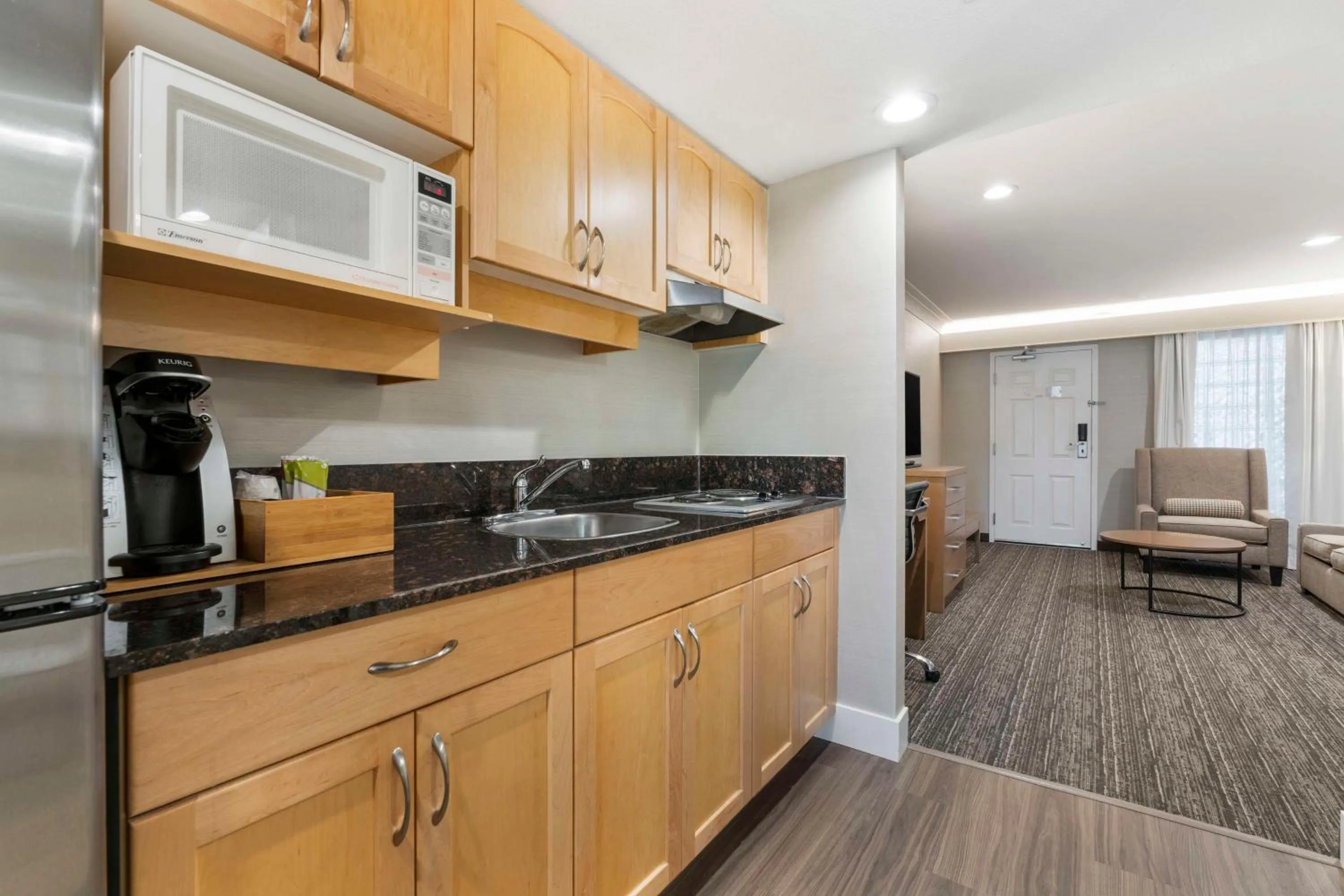 Kitchen or kitchenette in Best Western Plus Kelowna Hotel & Suites