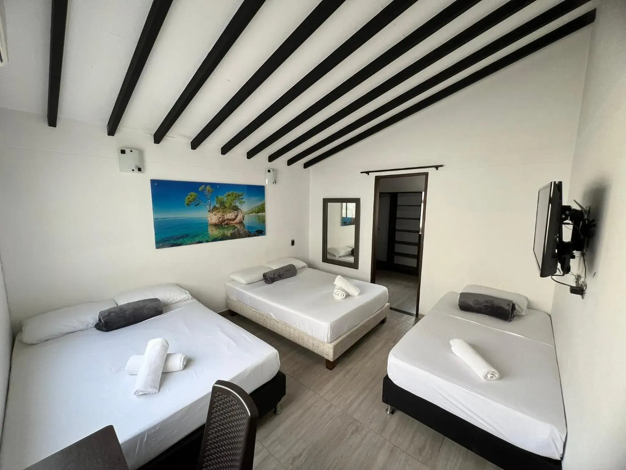 Family Room in Hotel Jardin de Laureles Jeps Family Room in Hotel Jardin de Laureles Jeps