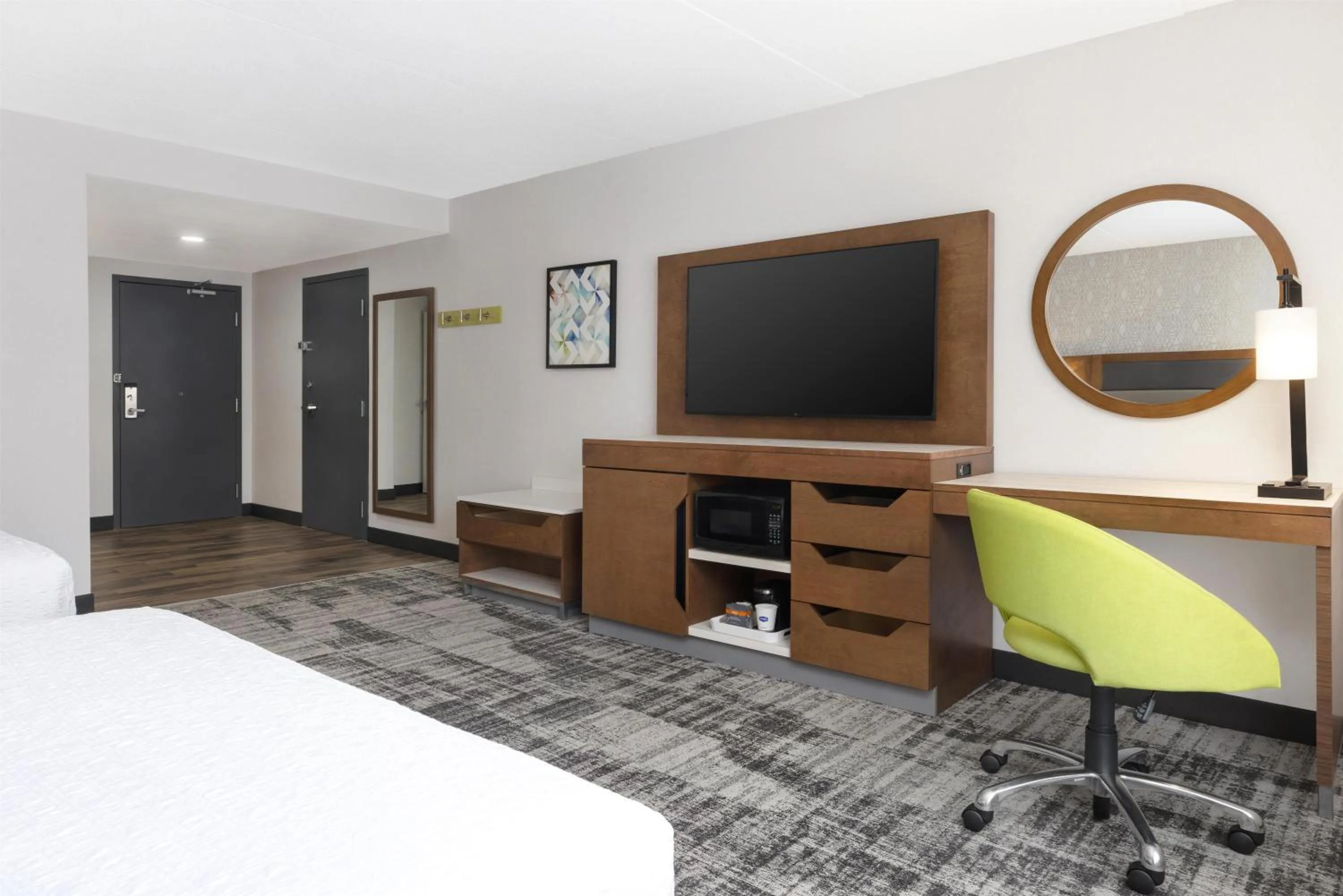 Bedroom, Bed in Hampton Inn & Suites by Hilton Windsor