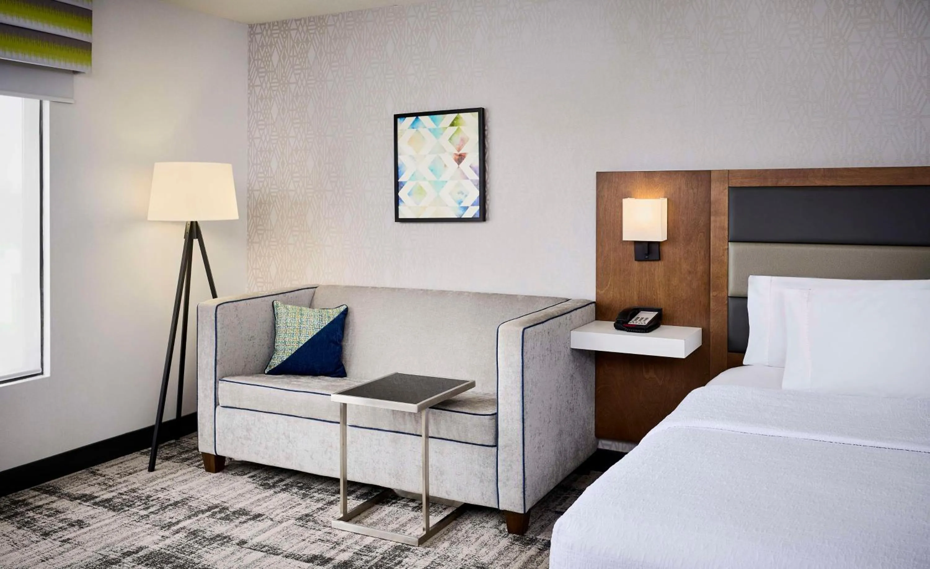 Bed in Hampton Inn & Suites by Hilton Windsor