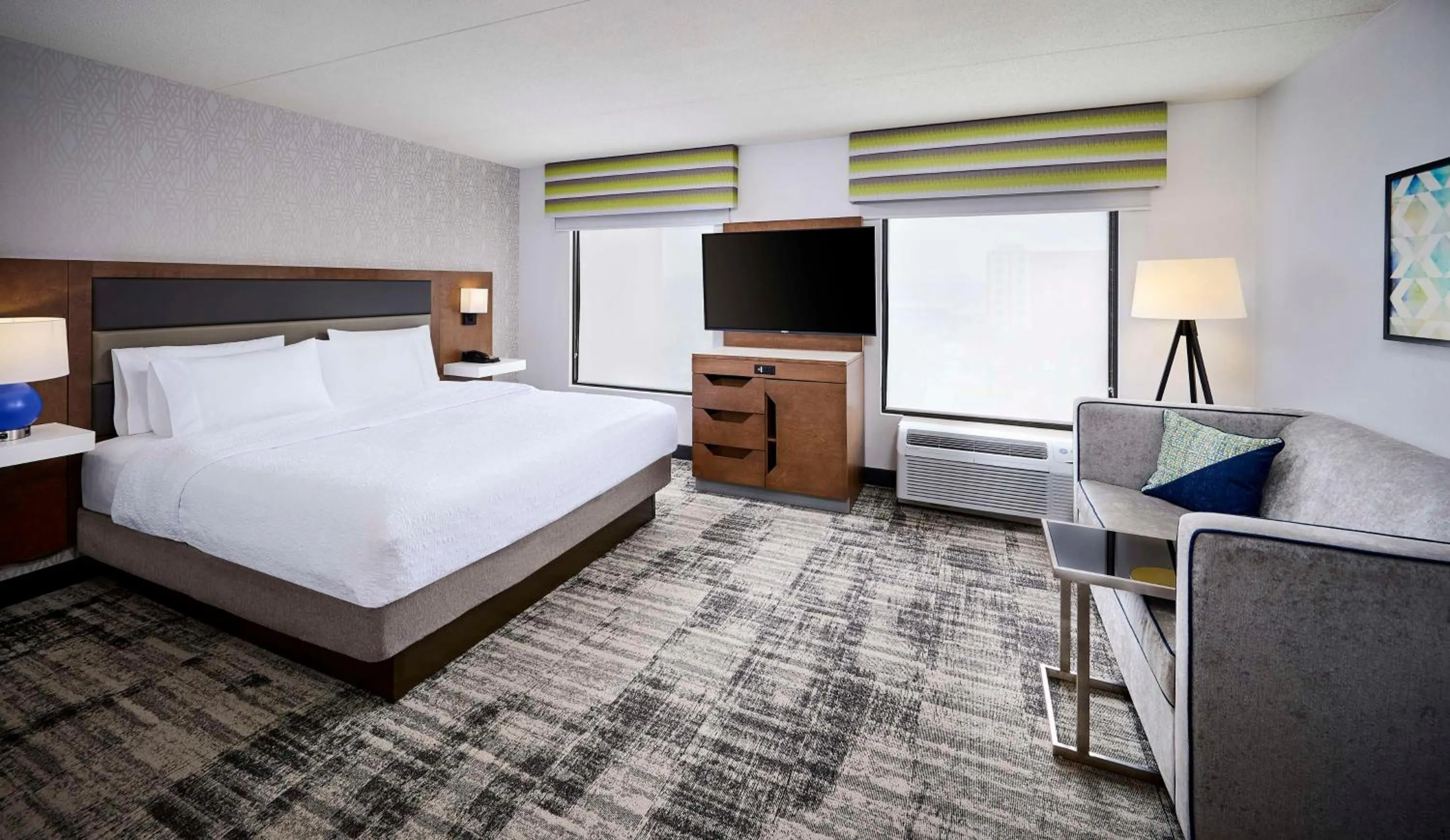 Bed in Hampton Inn & Suites by Hilton Windsor