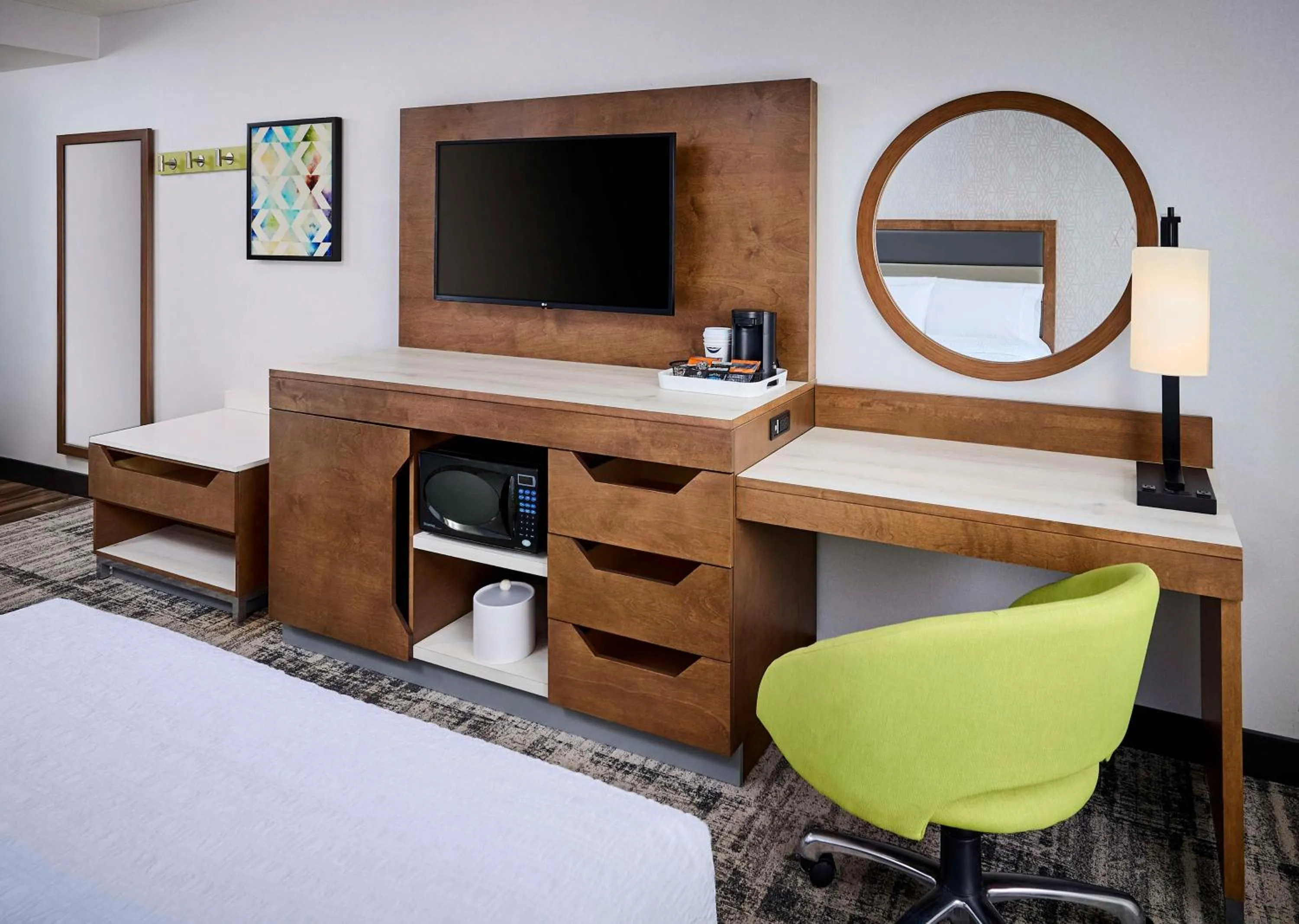 Bedroom, Bed in Hampton Inn & Suites by Hilton Windsor