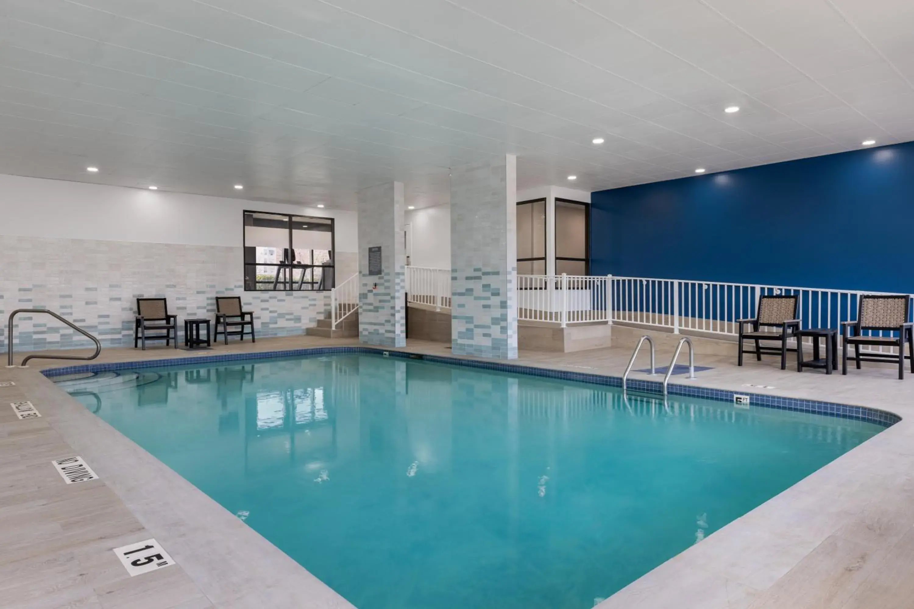 Swimming pool in Hampton Inn & Suites by Hilton Windsor Swimming pool in Hampton Inn & Suites by Hilton Windsor