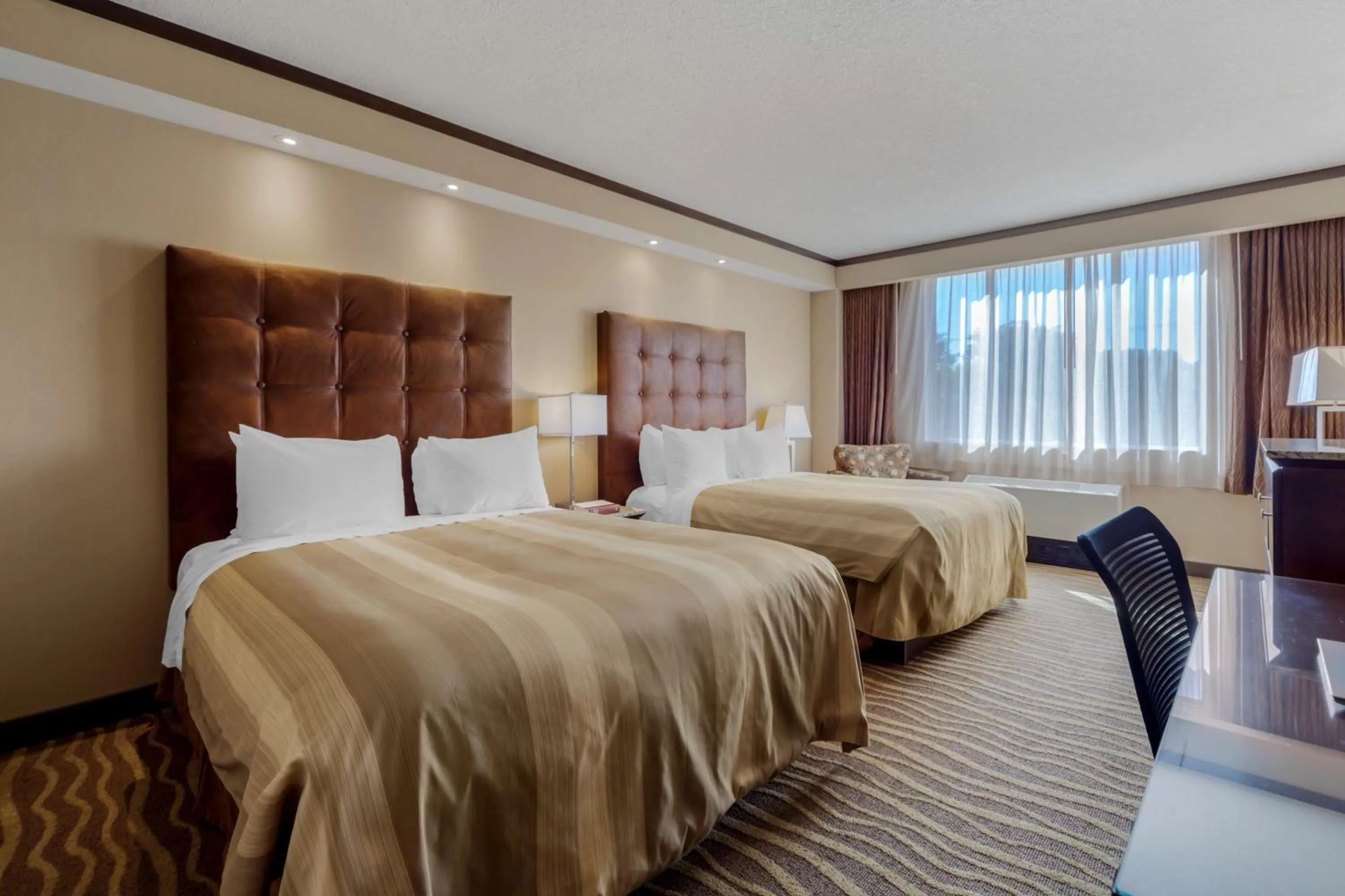 Bedroom, Bed in Best Western Premier Denham Inn & Suites