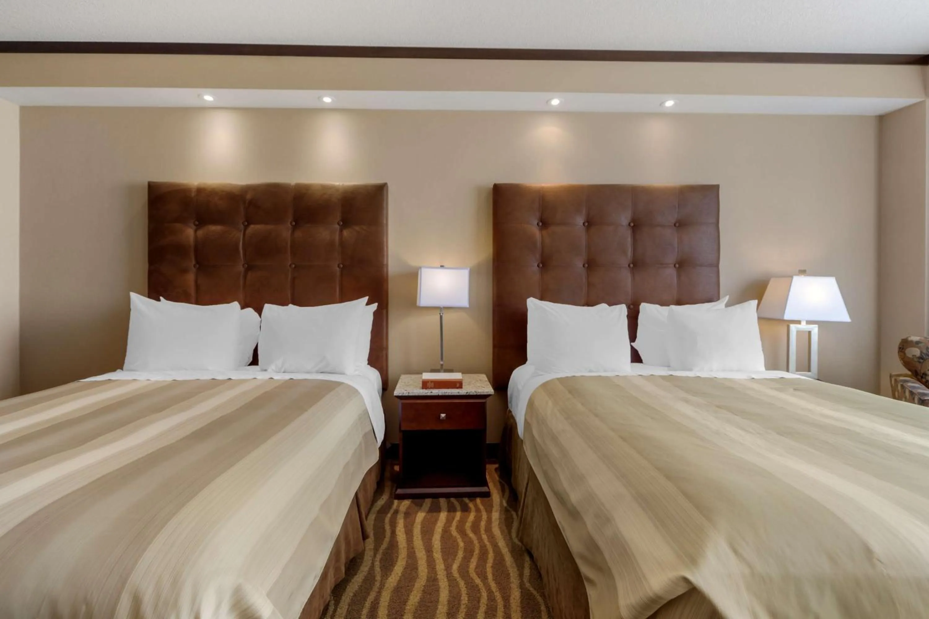 Bedroom, Bed in Best Western Premier Denham Inn & Suites