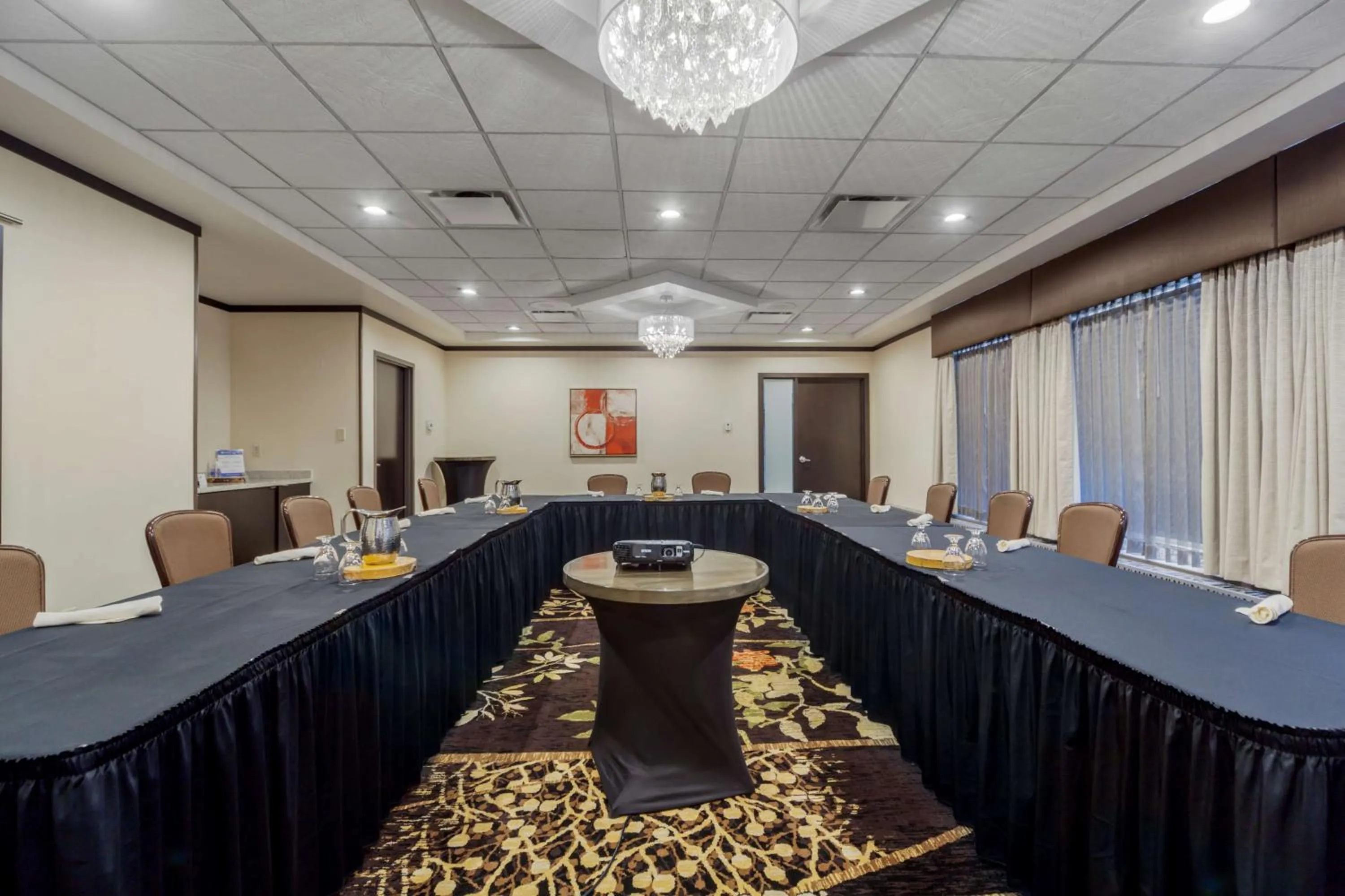 Meeting/conference room in Best Western Premier Denham Inn & Suites