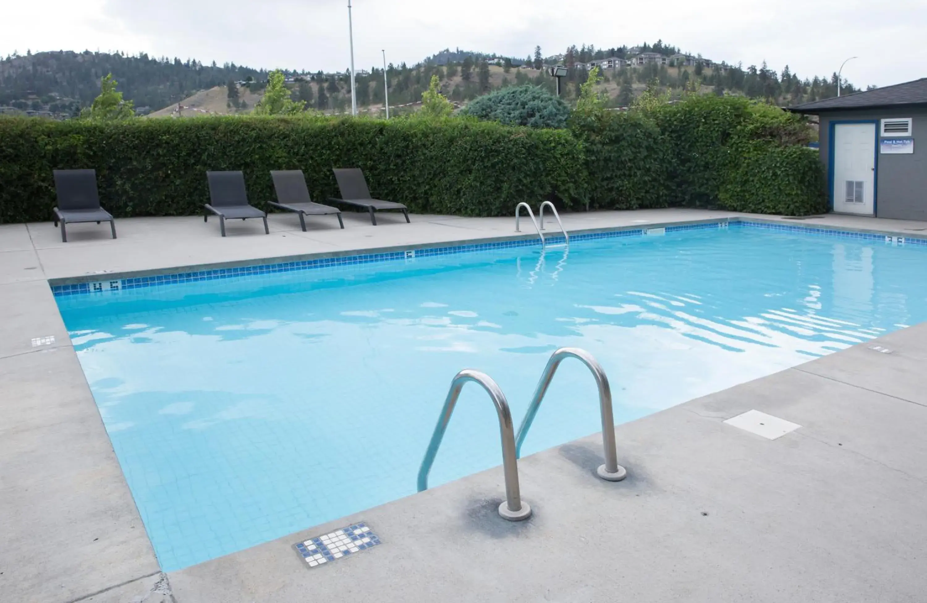 Swimming pool in Days Inn by Wyndham Kelowna Swimming pool in Days Inn by Wyndham Kelowna
